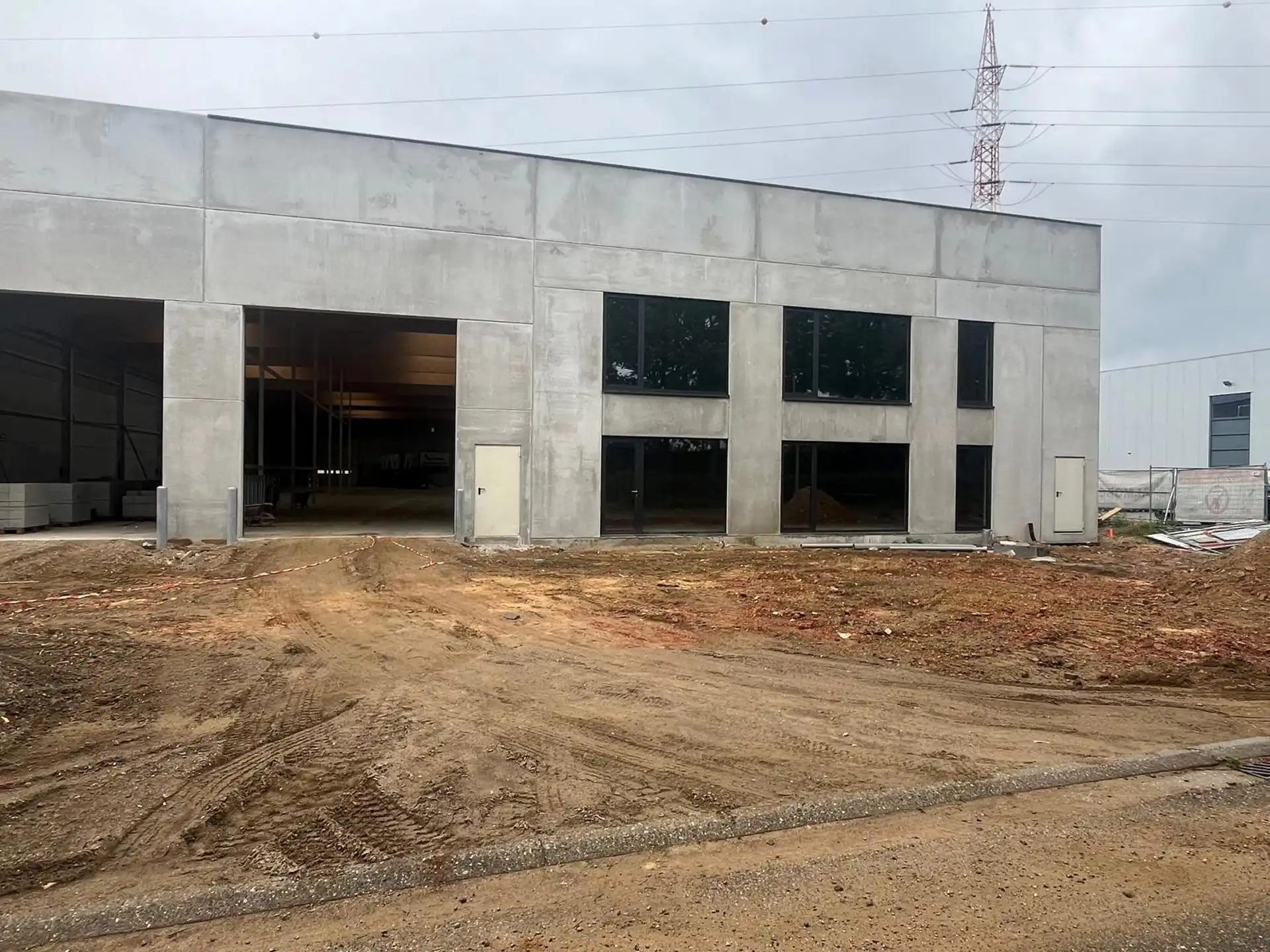 Wommelgem: nieuw magazijn 720m² met kantoren foto {{pictureIndex}}