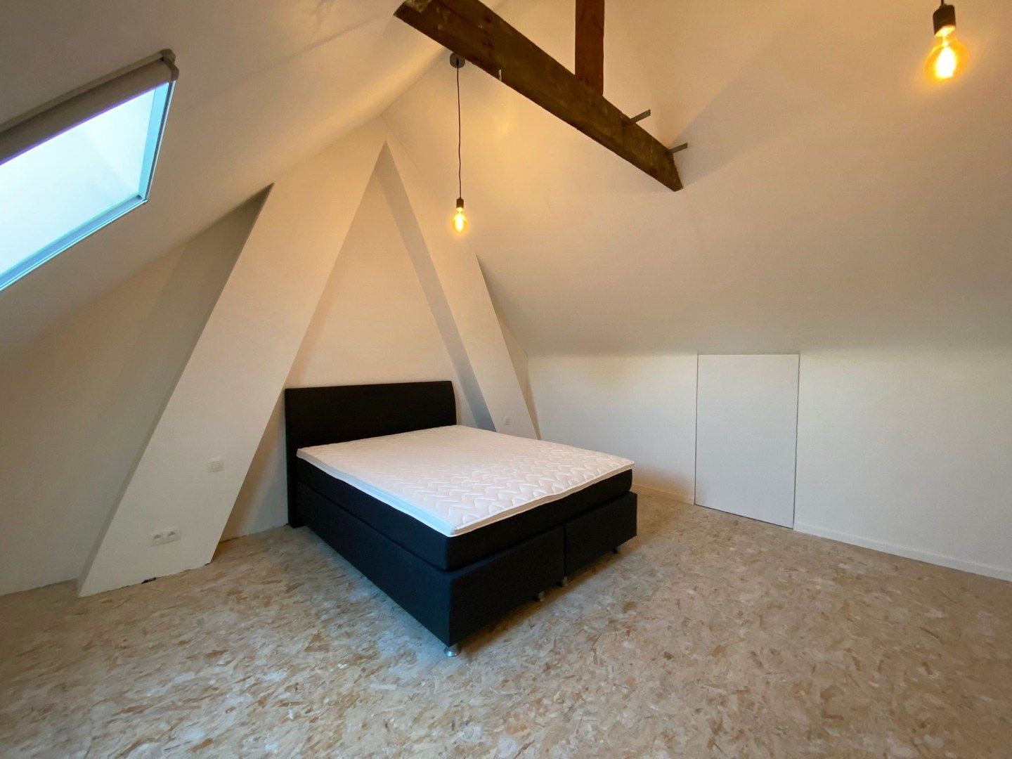 GERENOVEERDE EN INSTAPKLARE RIJWONING MET 3 SLAAPKAMERS EN TUIN foto 9