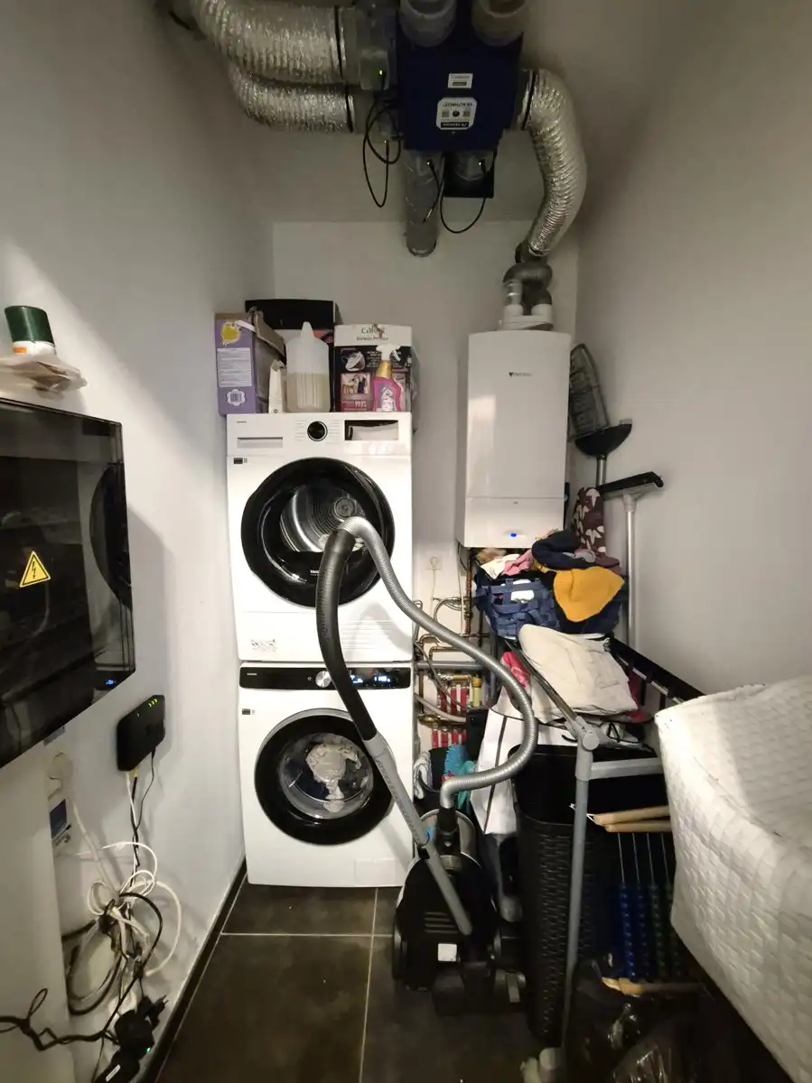 Grote glaspartij naar tuin/terras + recent esthetisch gebouw foto 14