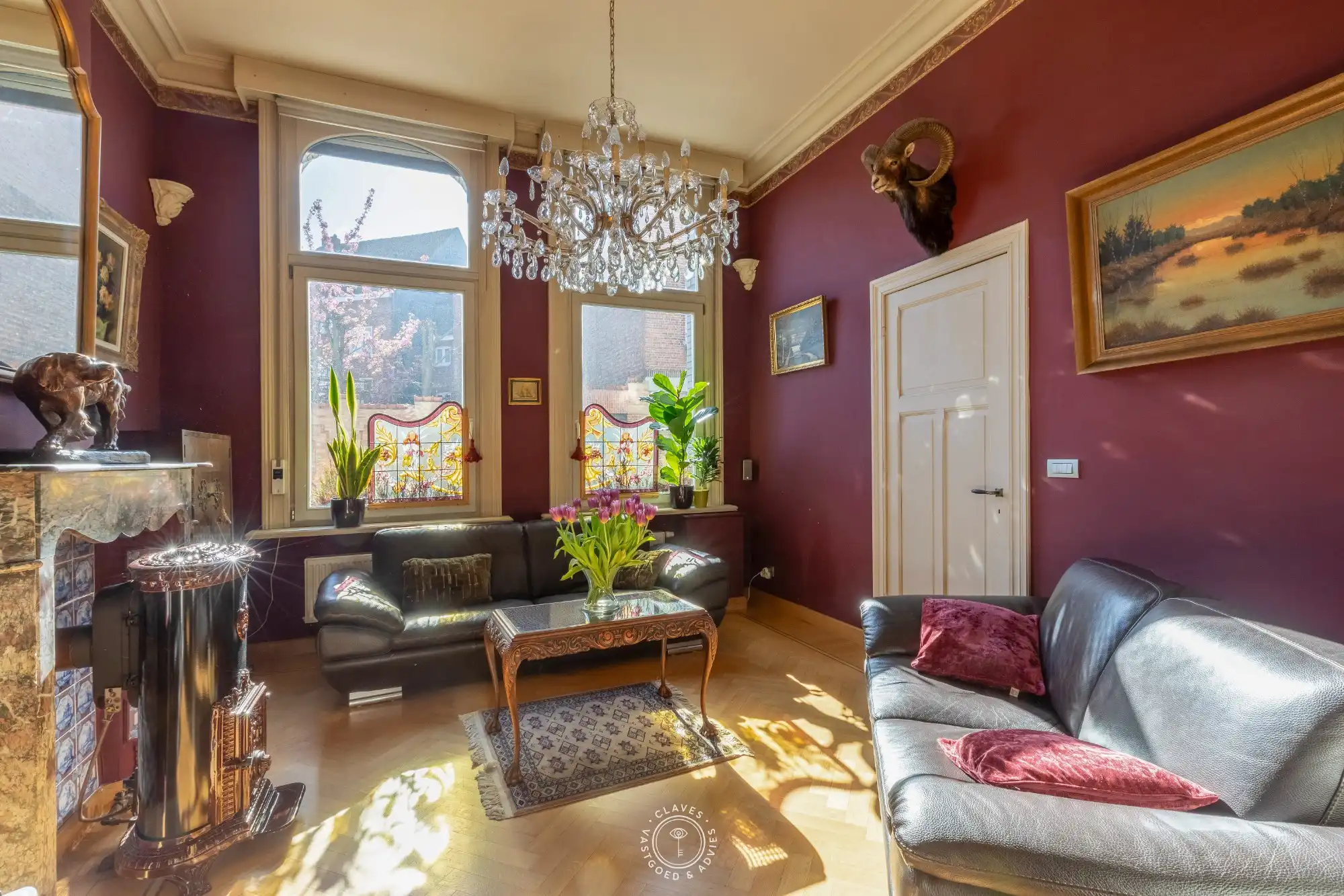 Uniek gerenoveerd herenhuis met multifunctioneel bijgebouw foto 6