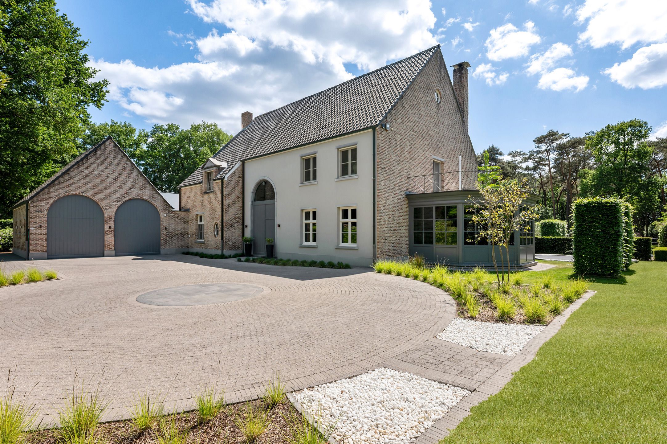 Topvilla met paardenaccomodatie, infinity-pool en 2e woning! foto {{pictureIndex}}