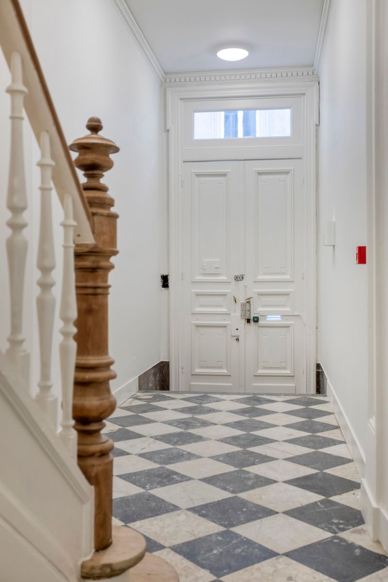 Stijlvol gerenoveerd duplex-appartement met terras foto 22