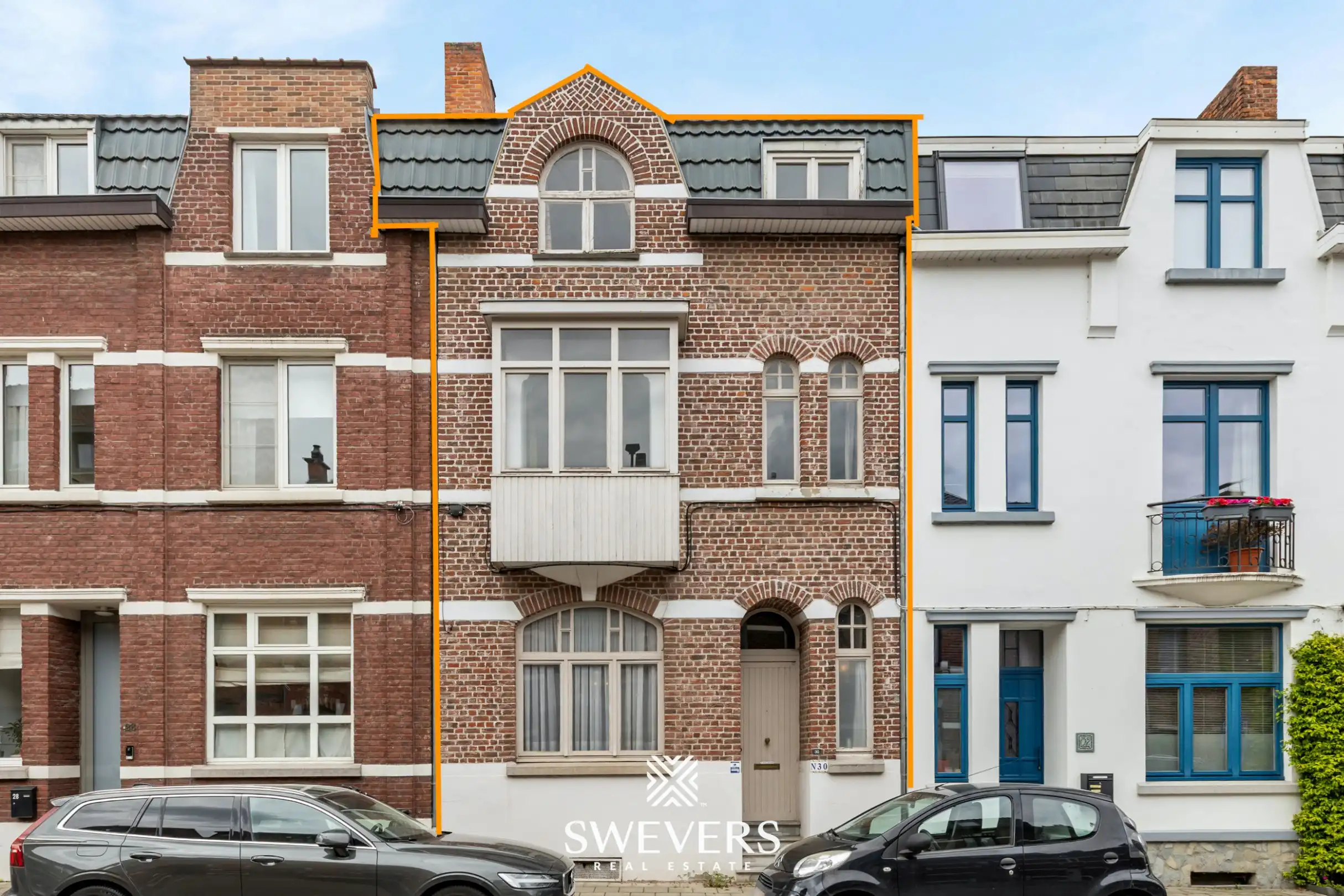Hoofdfoto van de publicatie: Karaktervol herenhuis met 5 slaapkamers nabij centrum Hasselt