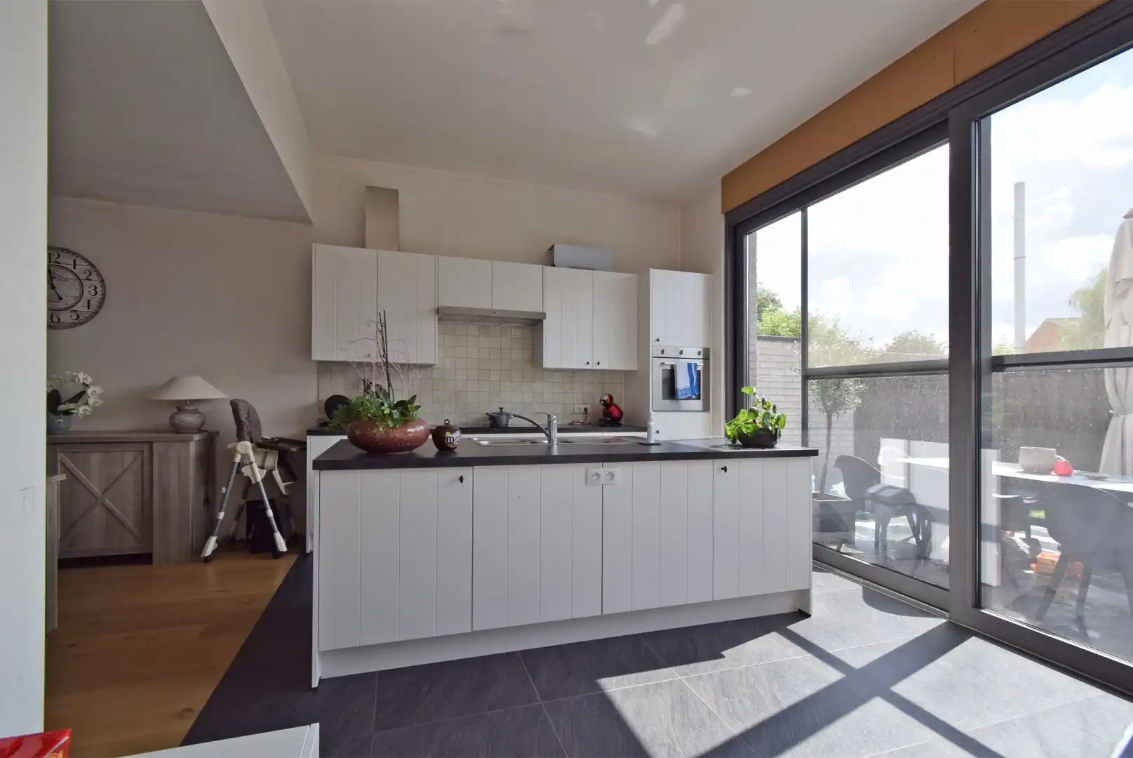RECENTE RIJWONING MET GARAGE VOORZIEN VAN  ALLE COMFORT foto 3