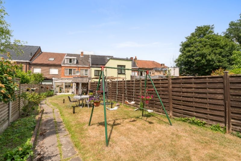 Woning met ruime tuin - dubbele garage achteraan! foto 18
