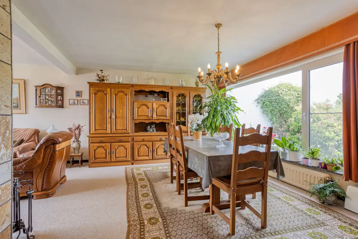 Te verfraaien woning - ruime tuin en garage foto 7