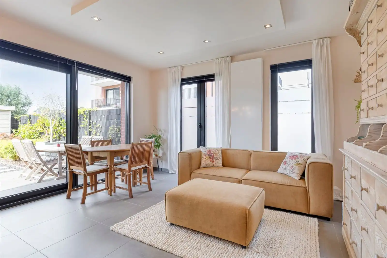 Rustig gelegen en instapklaar appartement met 1 slaapkamer, ruime tuin en private autostaanplaats. foto 3