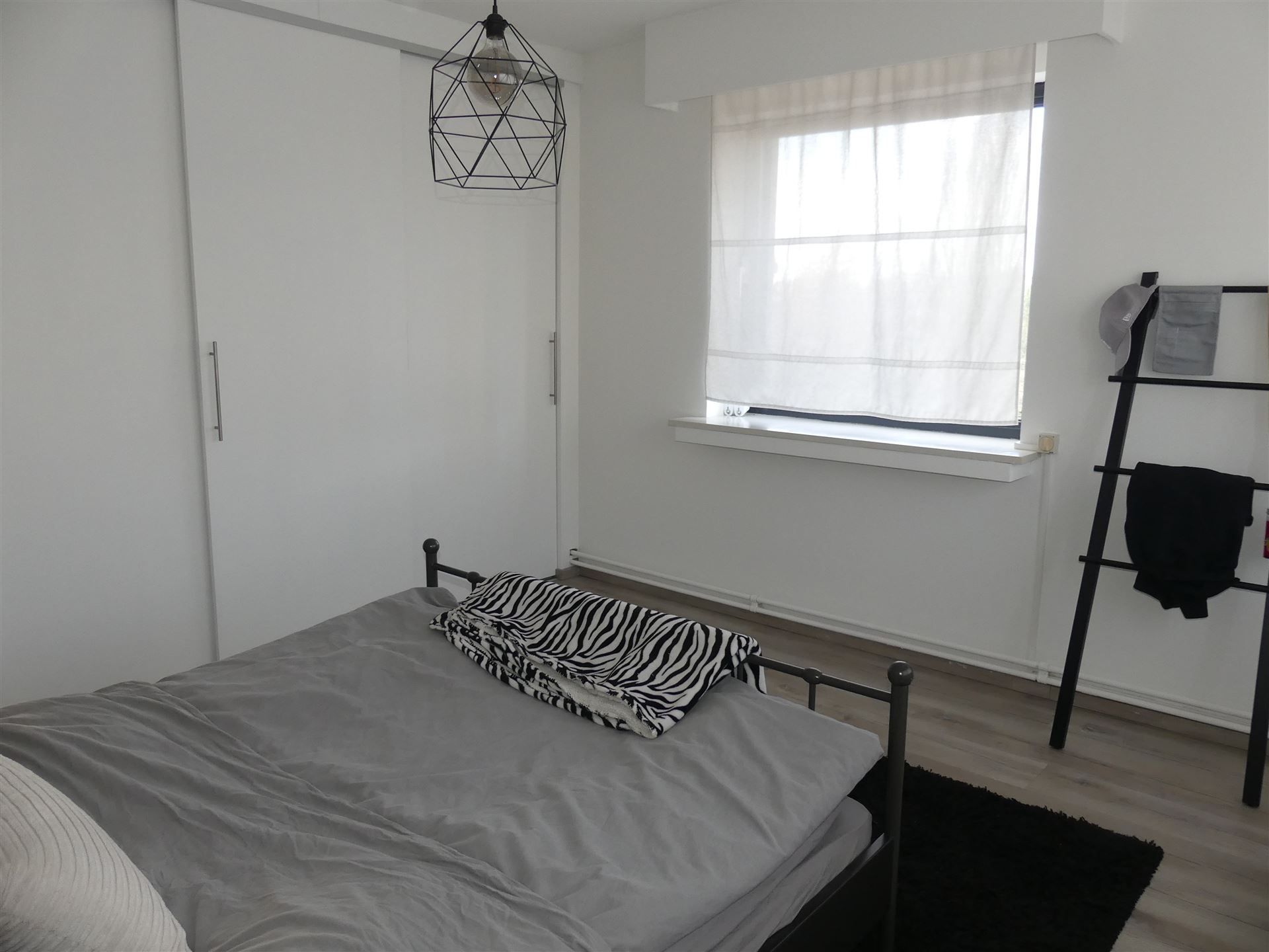 Ruim instapklaar appartement met garage! foto 8