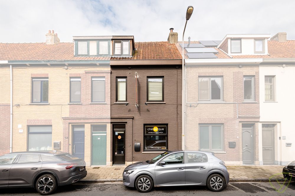 Ruime woning met zonnige tuin en veel potentieel in de Desire Goethalsstraat foto {{pictureIndex}}