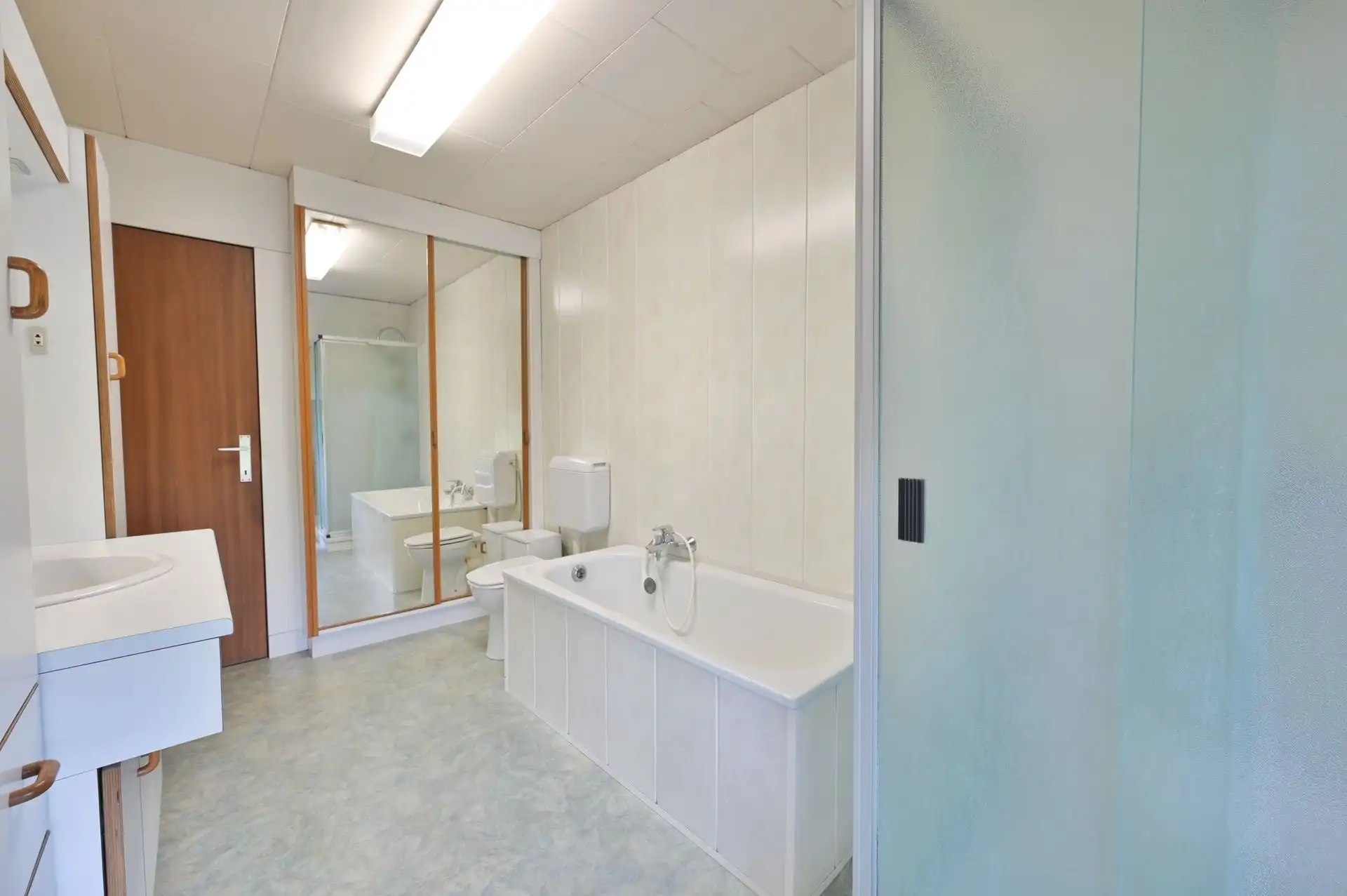 Karaktervolle woning met 4 slpks en prachtige tuin op een toplocatie foto 11