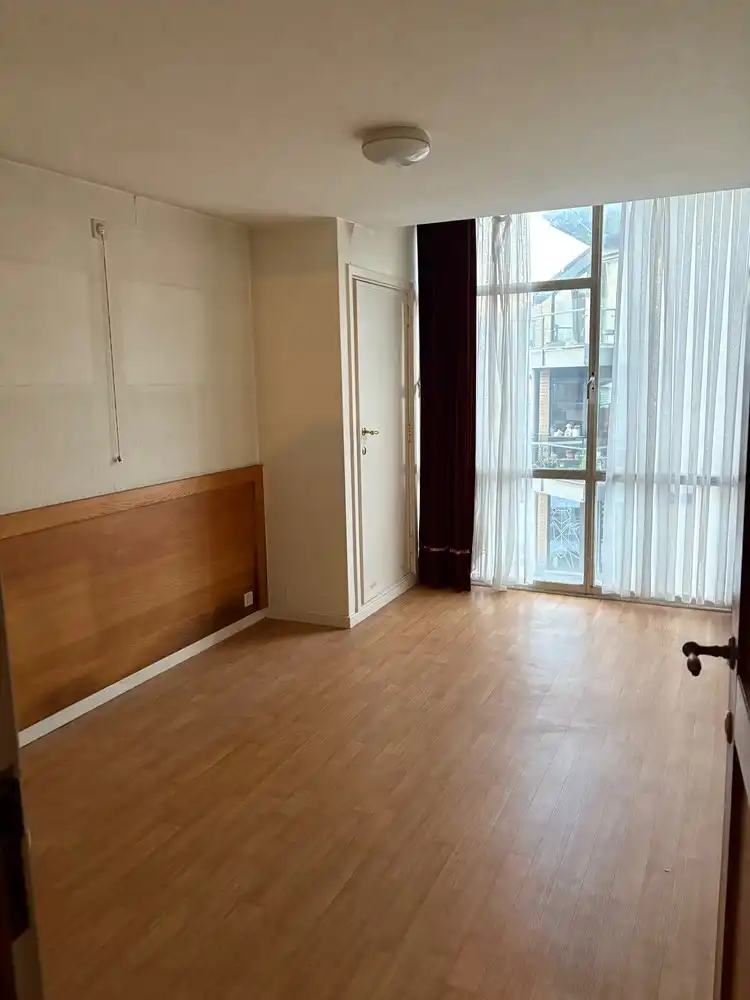 2 ruime goed gelegen te renoveren appartementen foto 16