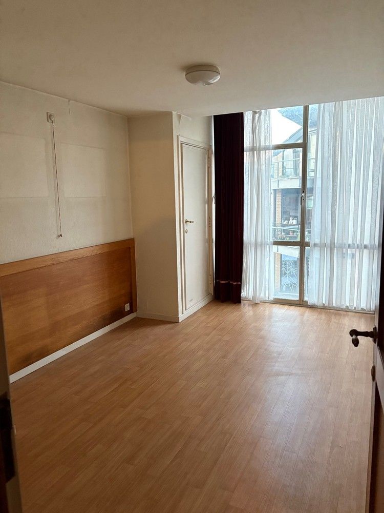 2 ruime goed gelegen te renoveren appartementen foto 16