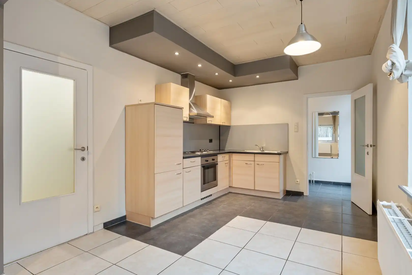 Verzorgd appartement met terras in de Zestienhuizenstraat te Houthalen foto 3