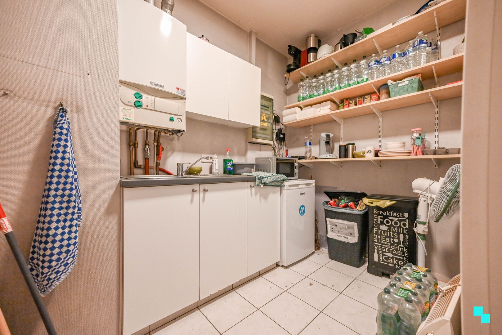 Uiterst centraal gelegen commerciële ruimte foto 12