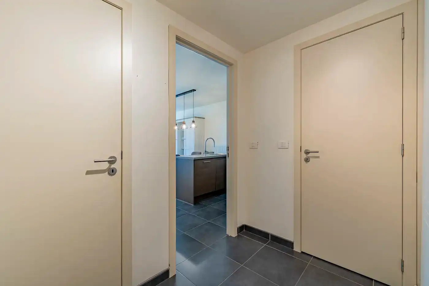 Lichtrijk 1-slaapkamerappartement met ruim terras te huur in Brugge foto 6