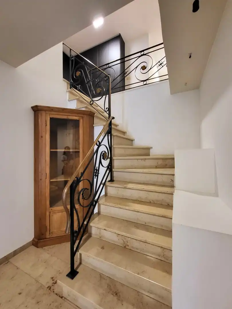 Exclusief wonen & ondernemen: imposante villa met volwaardige praktijk en aparte toegang op commerciële topligging, een perceel van 1.139 m² en met maar liefst 532 m² bewoonbare oppervlakte. foto 17