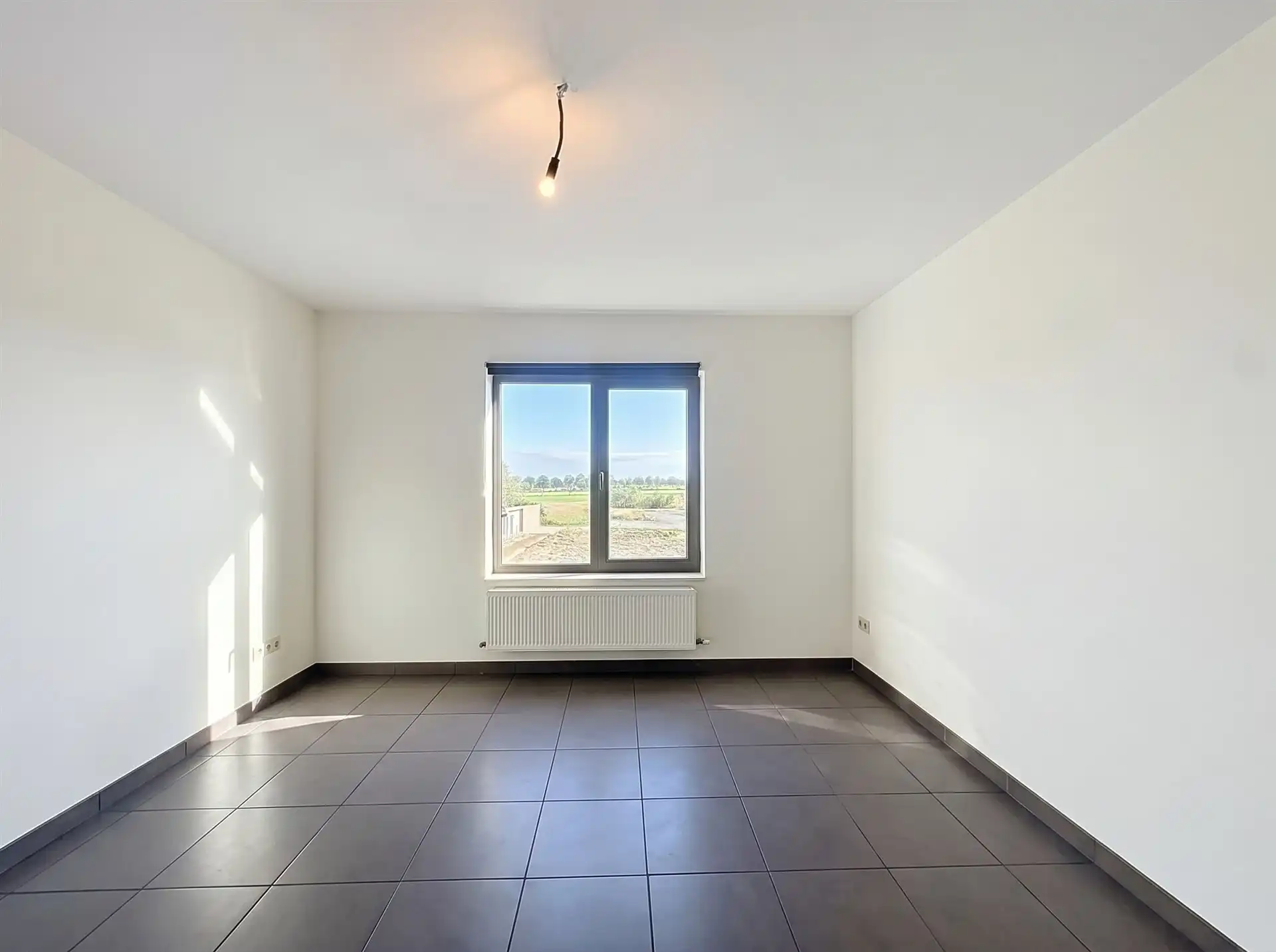 Recent en ruim 2-slaapkamer appartement met staanplaats nabij centrum Sint-Pauwels! foto 11
