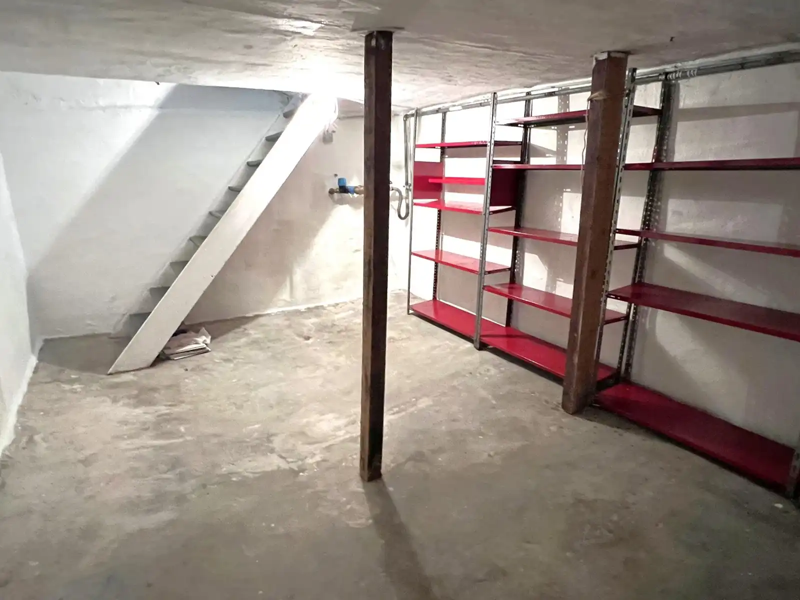 Verzorgde rijwoning met diepe tuin foto 8