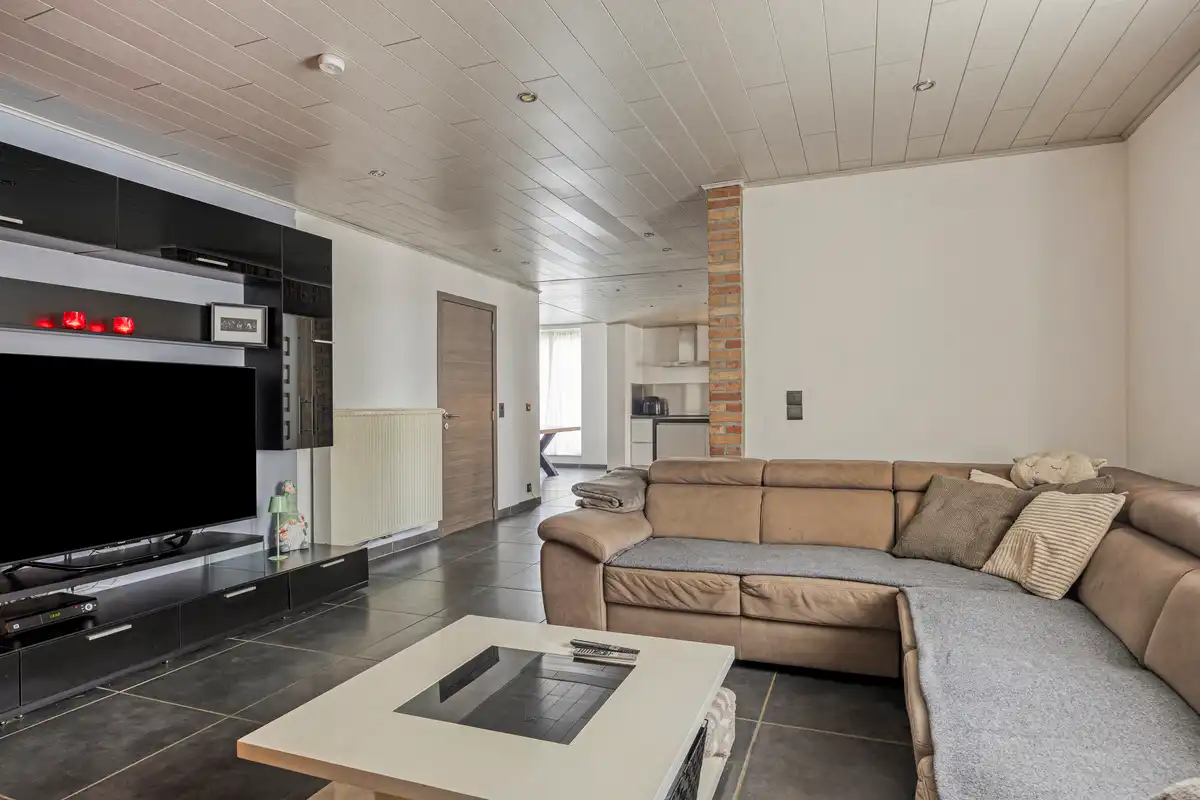 Gerenoveerde woning op een perceel van 94are foto 4