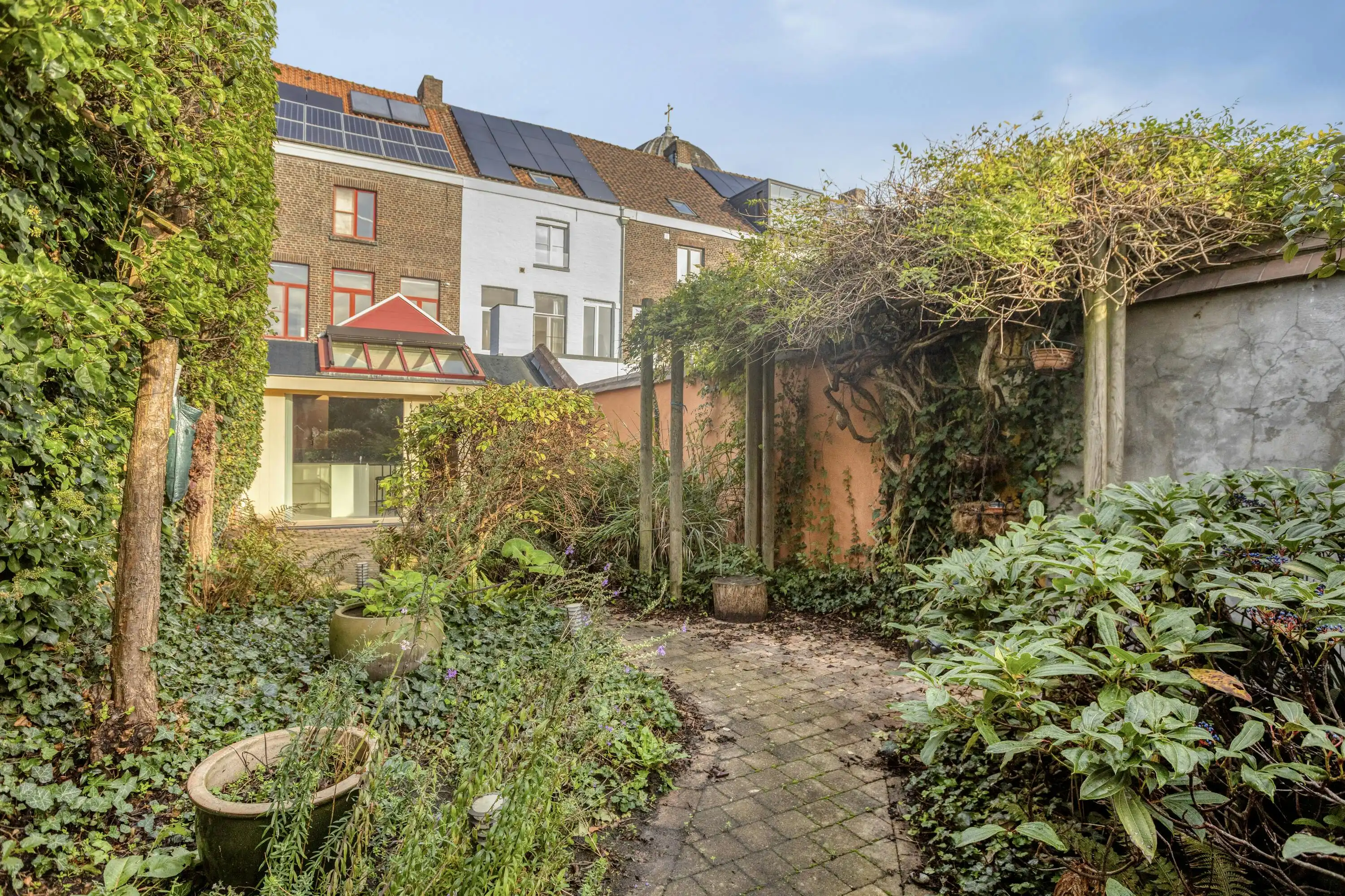Charmant herenhuis te koop in Brugge foto {{pictureIndex}}