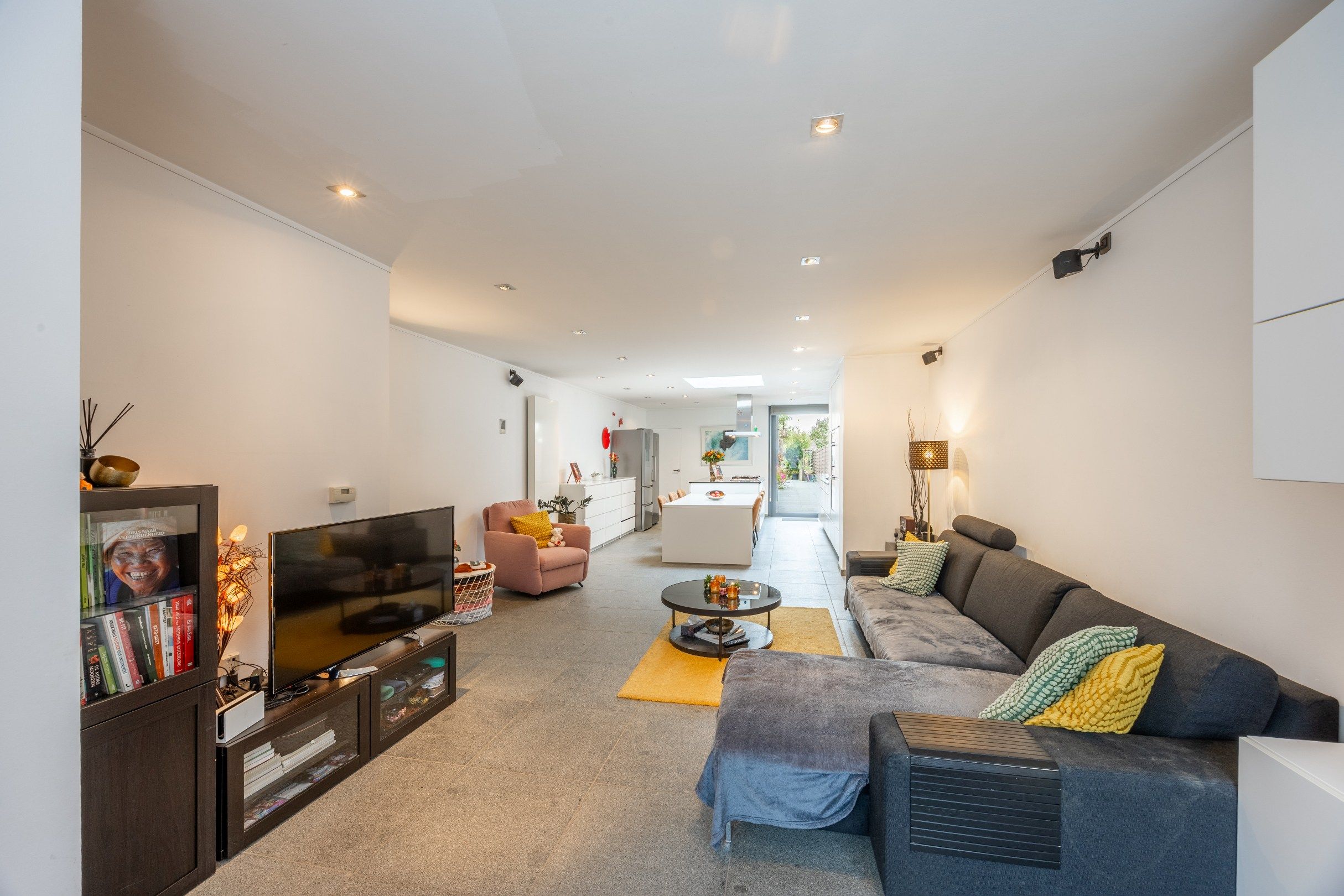 GERENOVEERDE WONING MET TUIN EN UITWEG foto 6