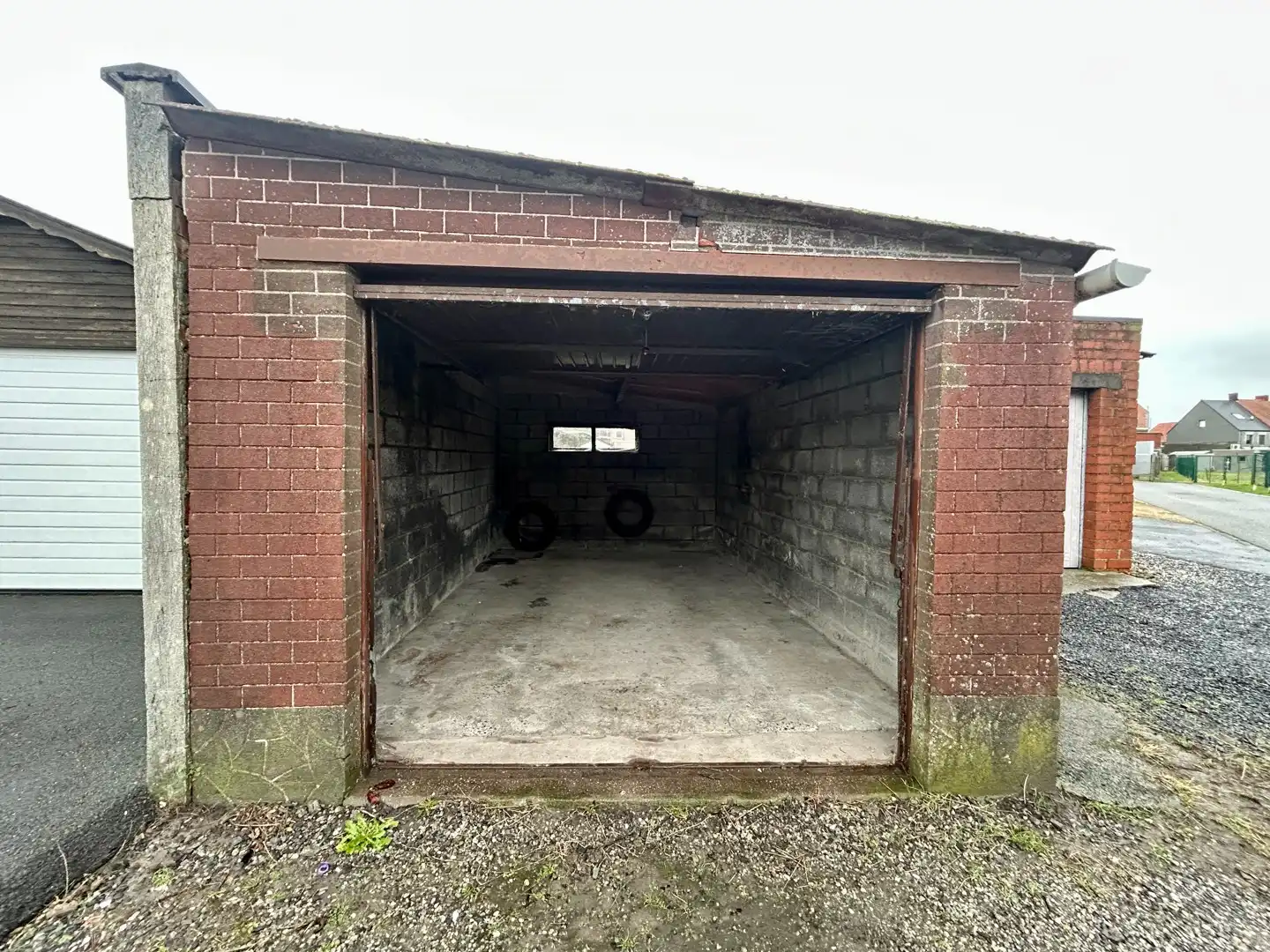 Karaktervolle rijwoning met tuin en garage te Izegem! foto 15