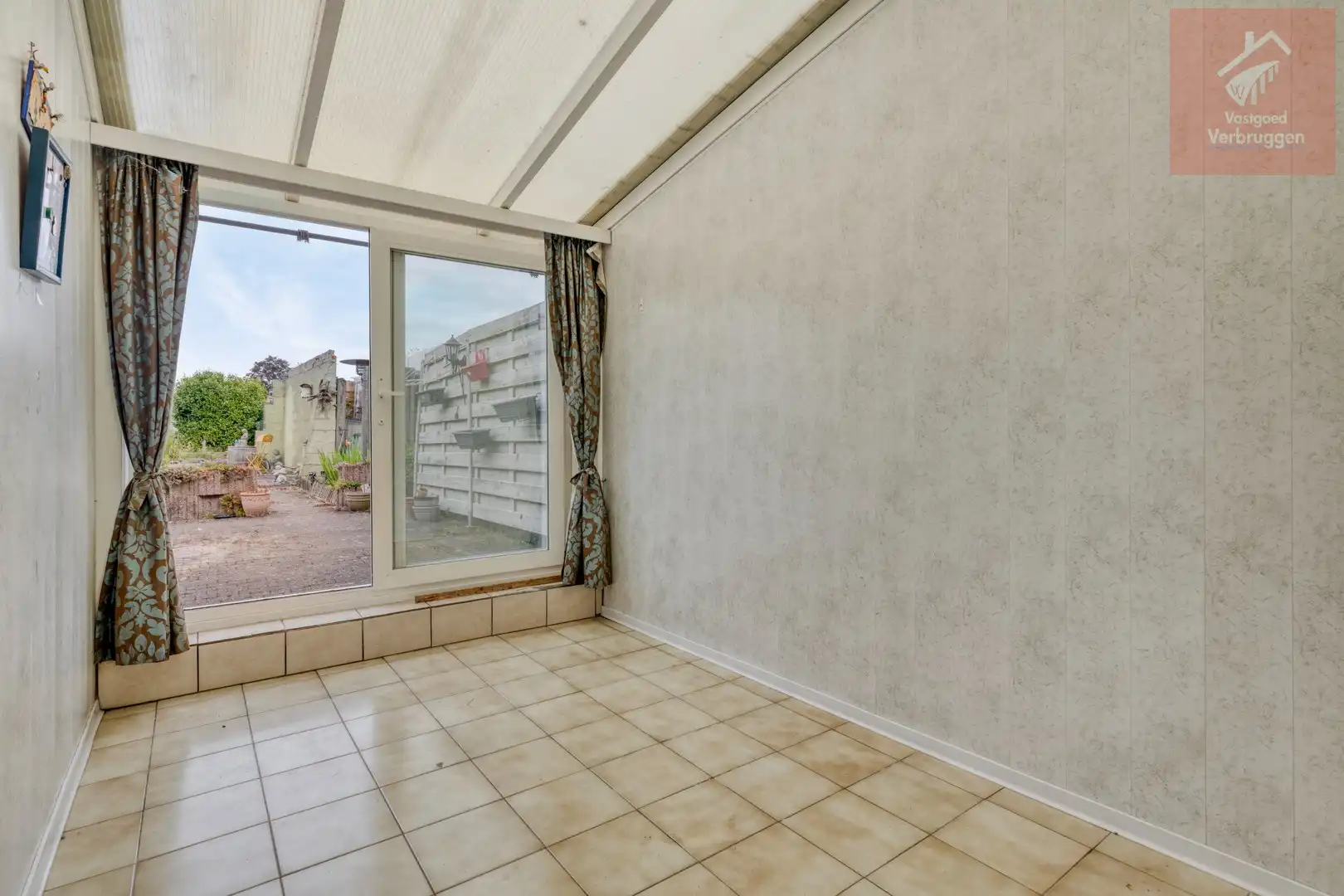 Ruime gezinswoning met 4 slaapkamers en grote tuin foto 5