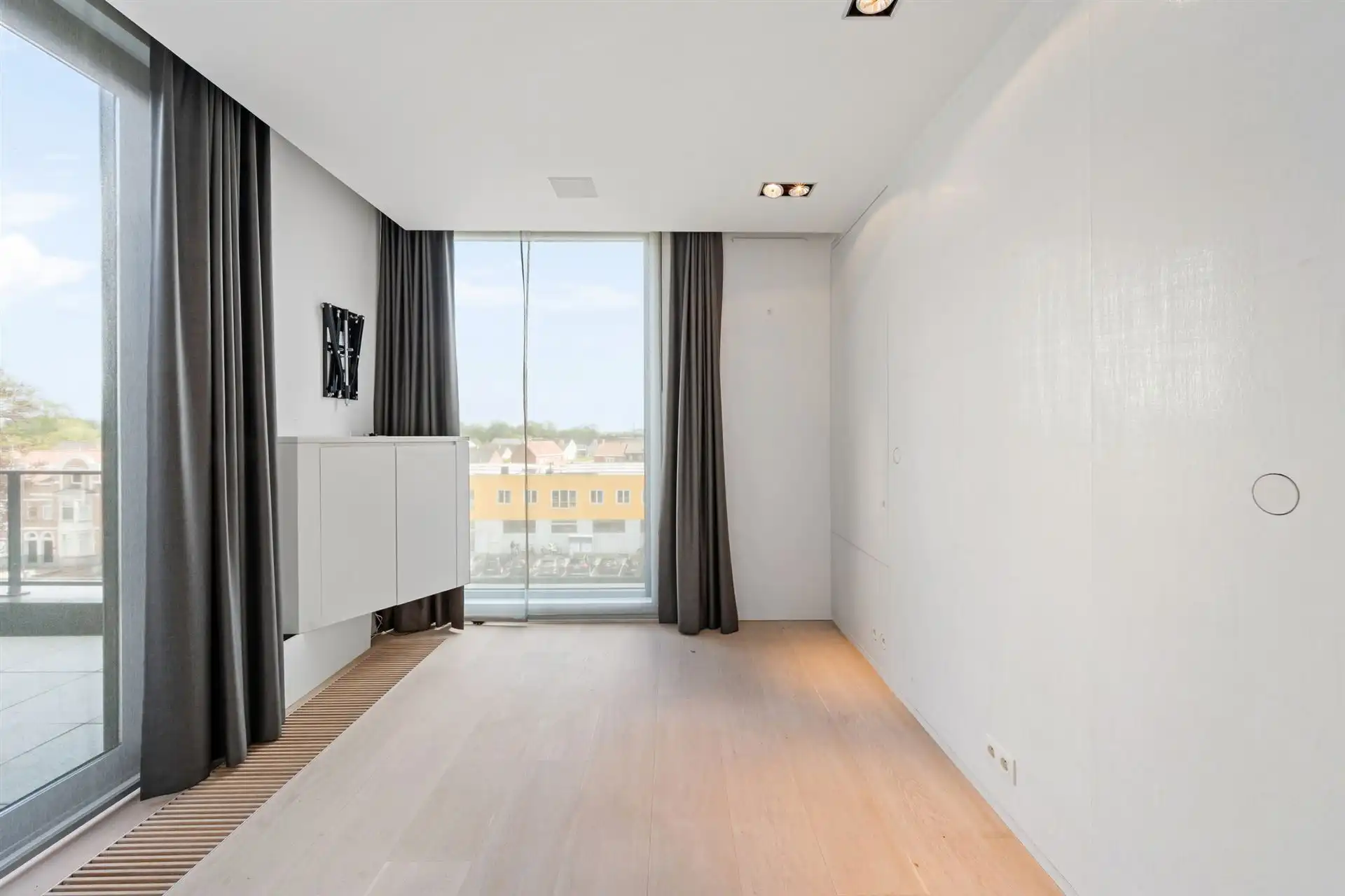 Topgelegen lichtrijke penthouse met prachtig terras foto 12