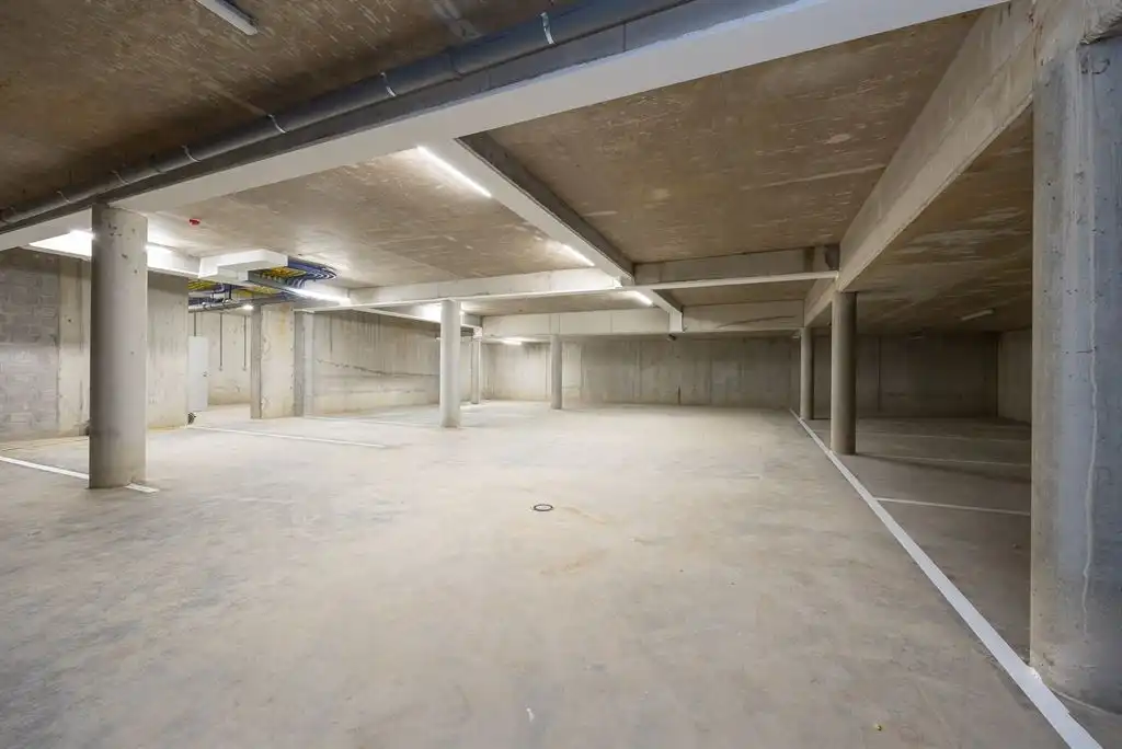 lichtrijk nieuwbouwappartement met terras foto 16