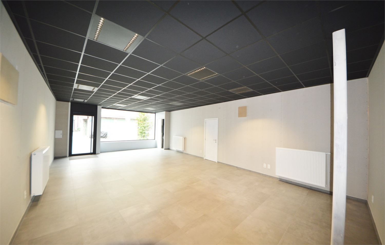 COMPLEET GERENOVEERD HANDELSPAND foto 7