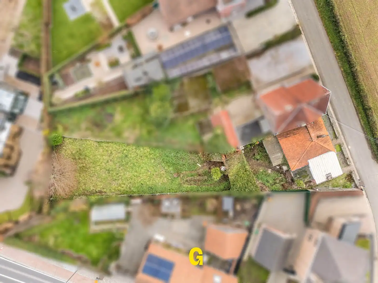 Bouwgrond met te slopen woning op 6a 17ca, wederopbouw aan 6 % mogelijk foto {{pictureIndex}}