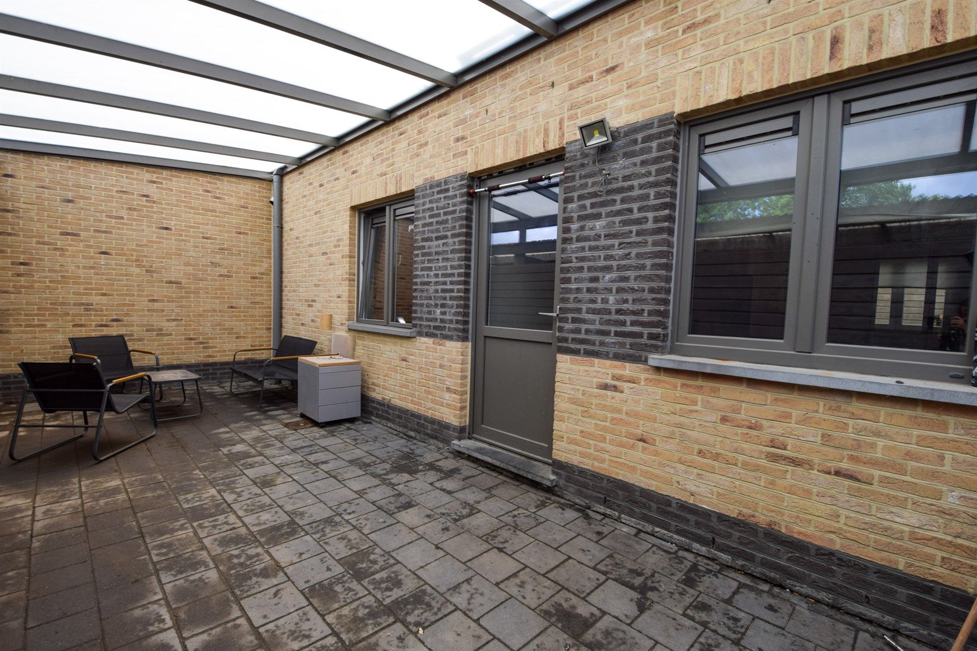 Twee slaapkamer appartement centraal gelegen in de dorpskern van Sint-Gillis-Waas! foto 9