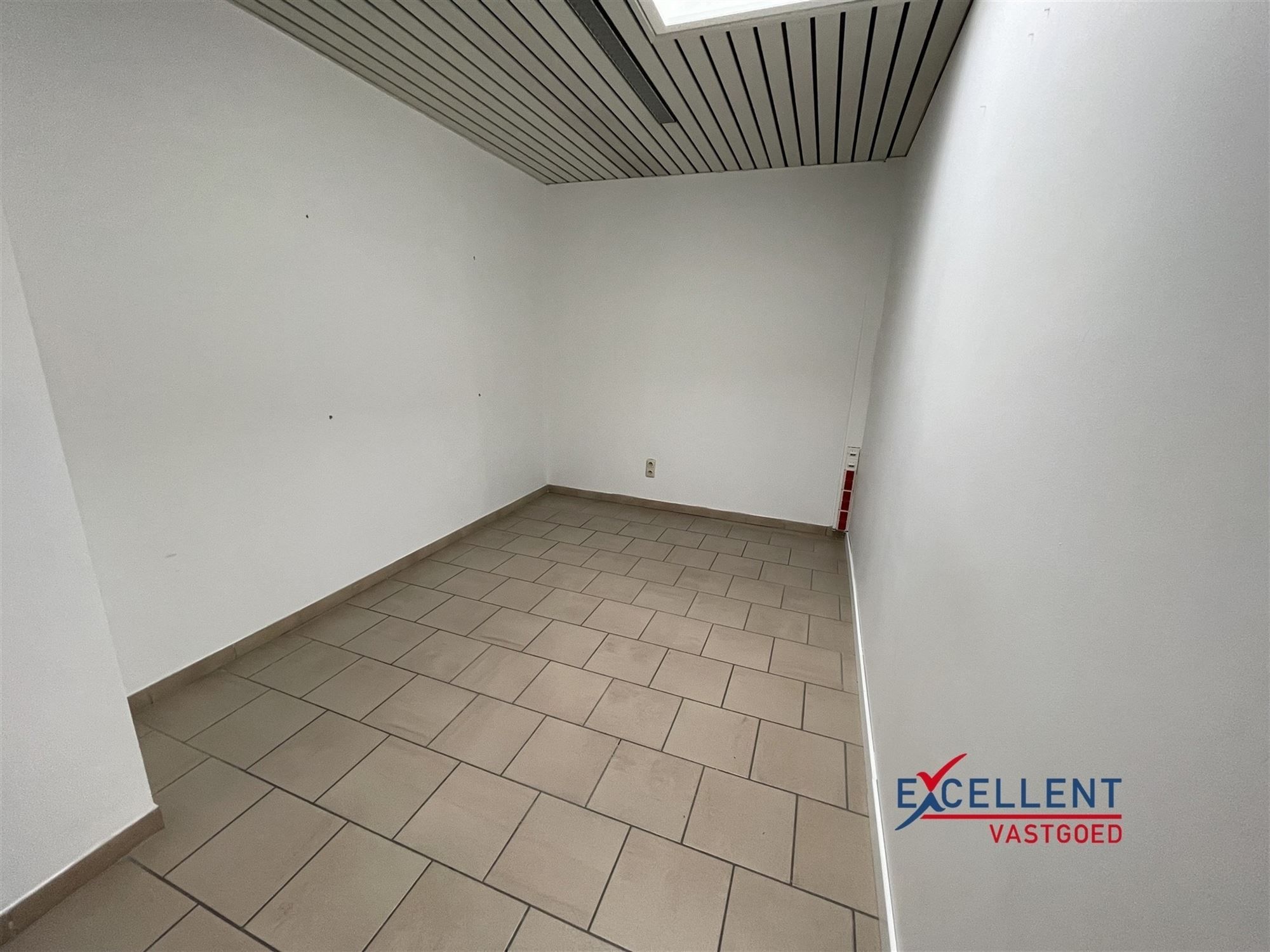 Zeer ruime handelsruimte te huur op de Markt van Deinze foto 15