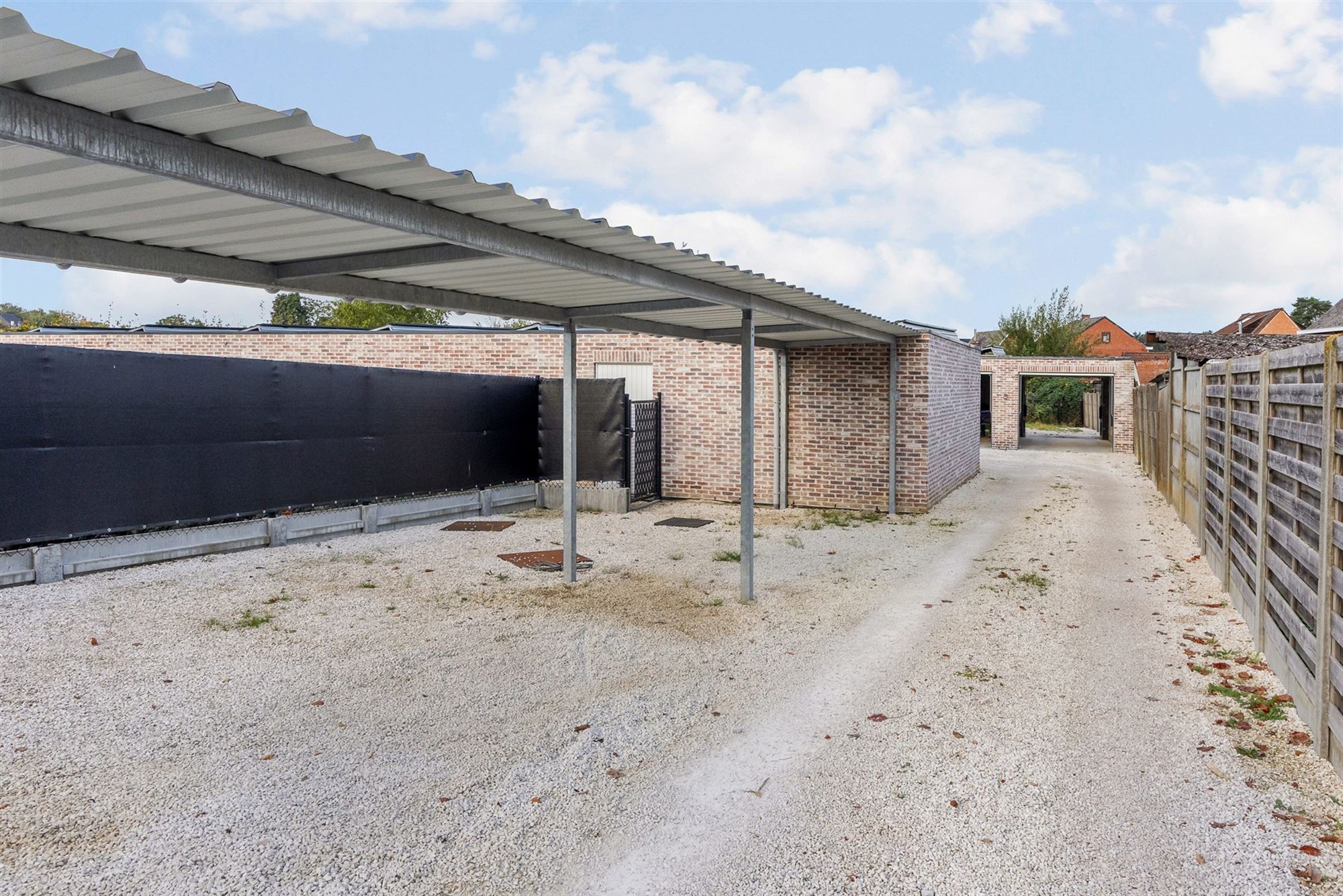 RECENT GELIJKVLOERS APPARTEMENT MET BIJHOREND TERRAS EN RUIME PRIVATE TUIN GELEGEN TE MEERHOUT foto 32