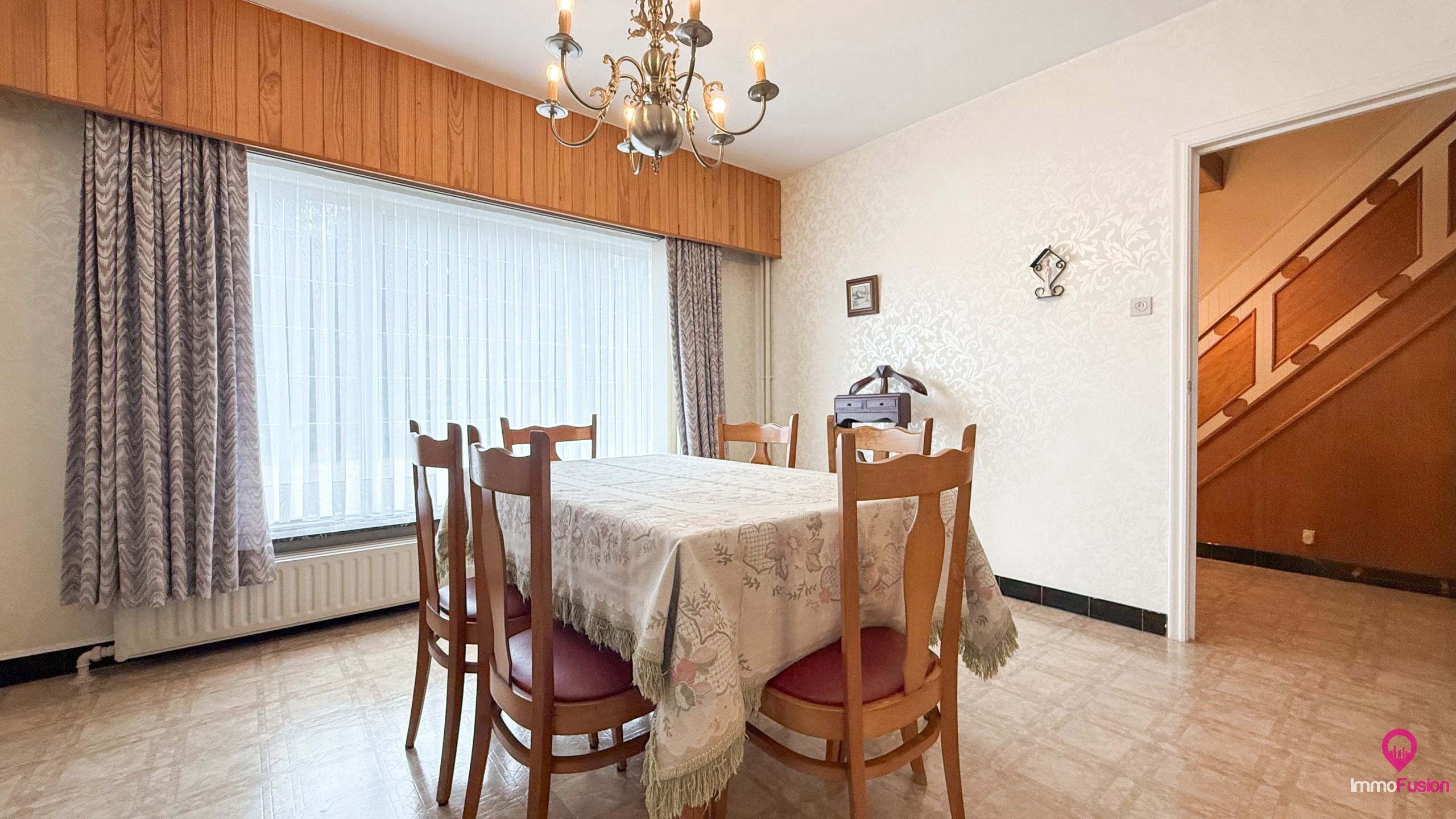 Ruime woning met 3 slaapkamers en zeer breed perceel! foto 3