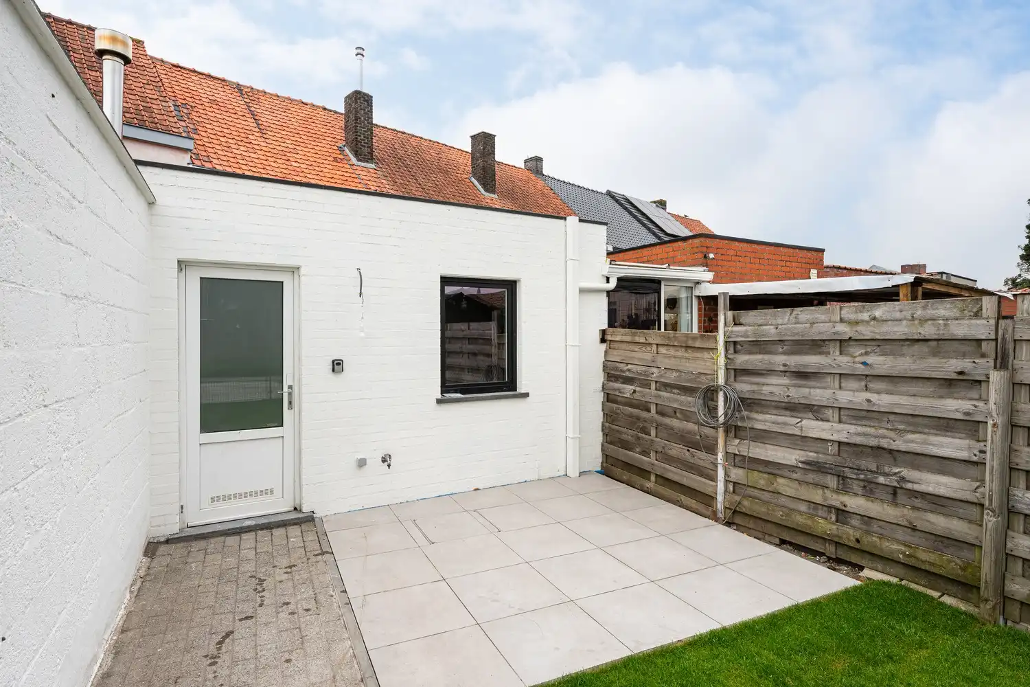 Stijlvol gerenoveerde woning met tuin en parkeerplaats foto 20