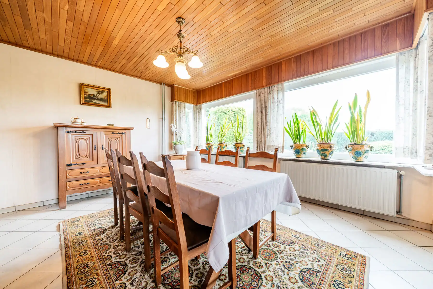 Karaktervolle jaren ’60 gezinswoning met een uitzonderlijk breed perceel (37m) en eindeloos potentieel op een toplocatie in Geel! foto 6
