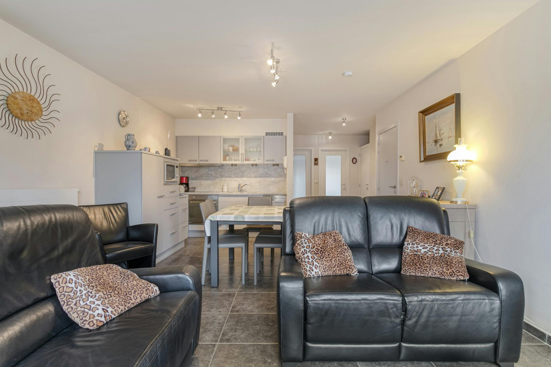 Instapklaar 2-slaapkamerappartement in centrum Merelbeke foto 4