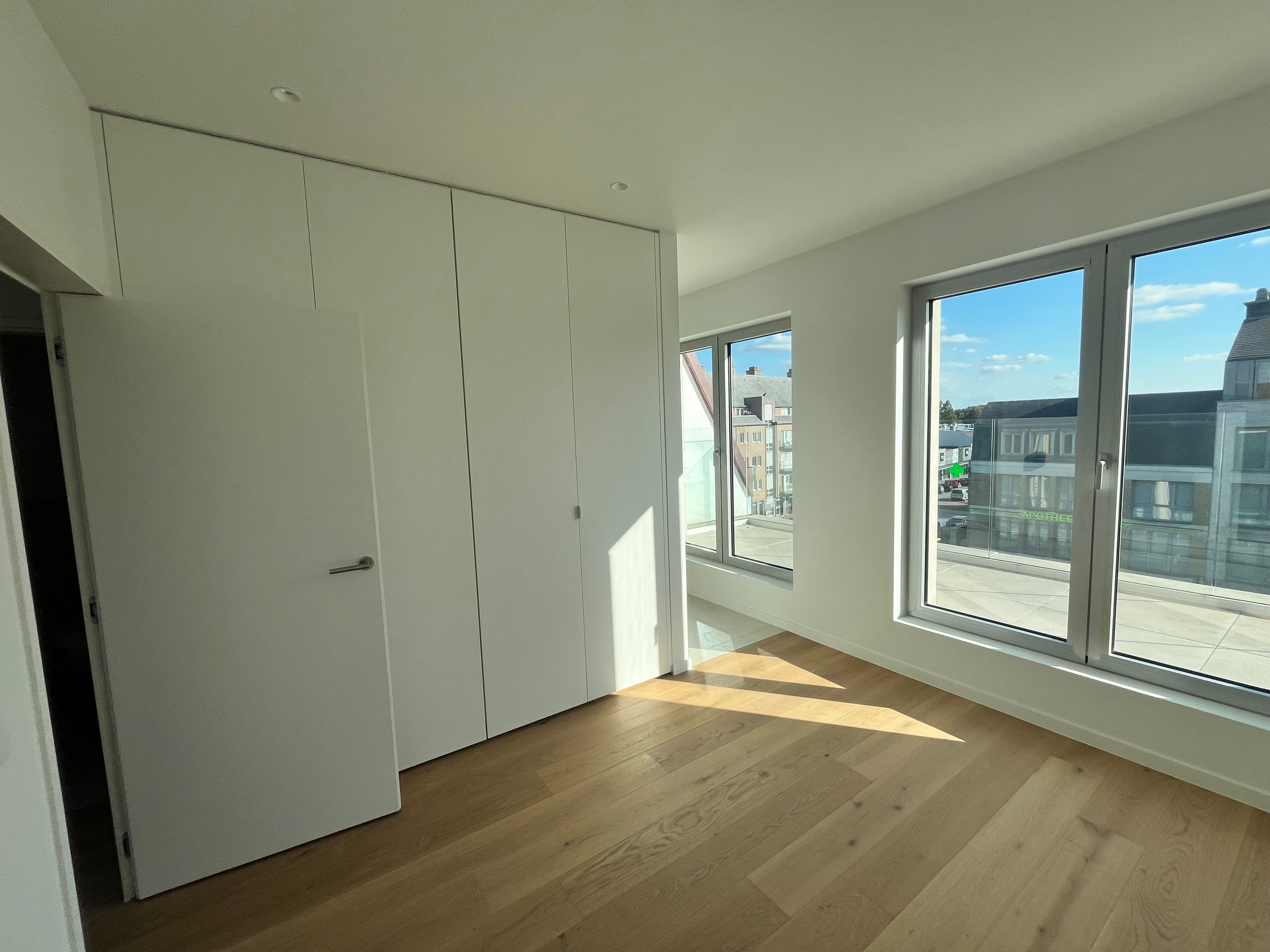 Instapklaar nieuwbouwappartement te huur in hartje Eeklo! foto 5