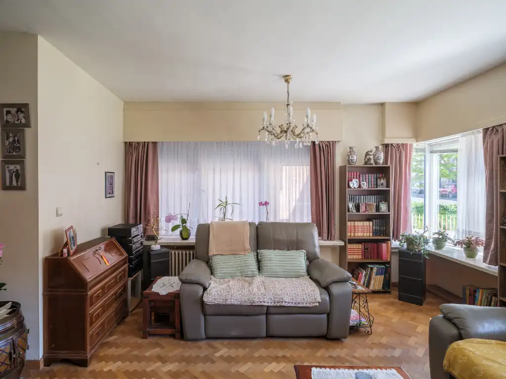 Stijlvol tweeslaapkamerappartement met mid-century karakter nabij Gent-Sint-Pieters foto 3