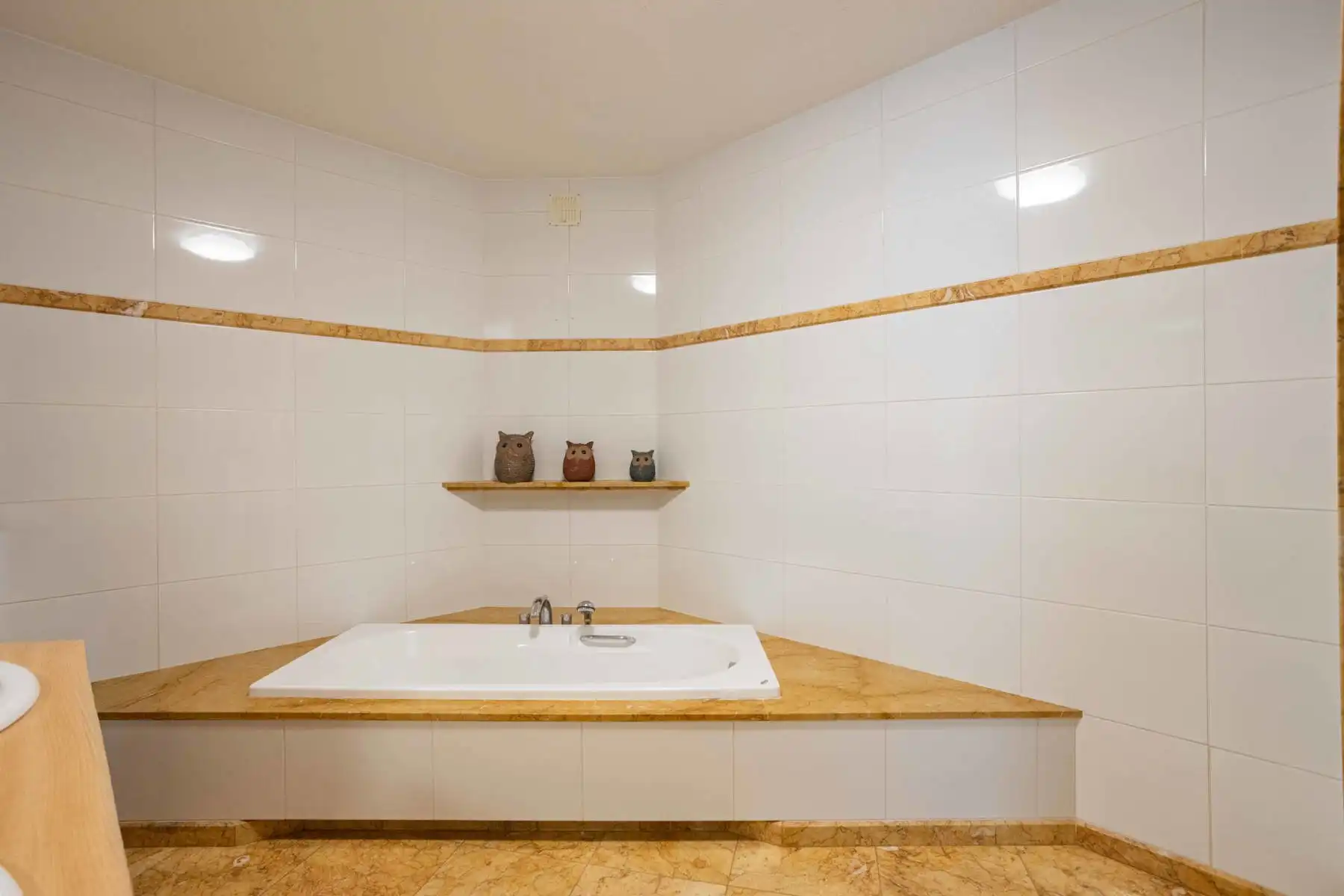 Instapklaar luxueus afgewerkt appartement met garage! foto 30