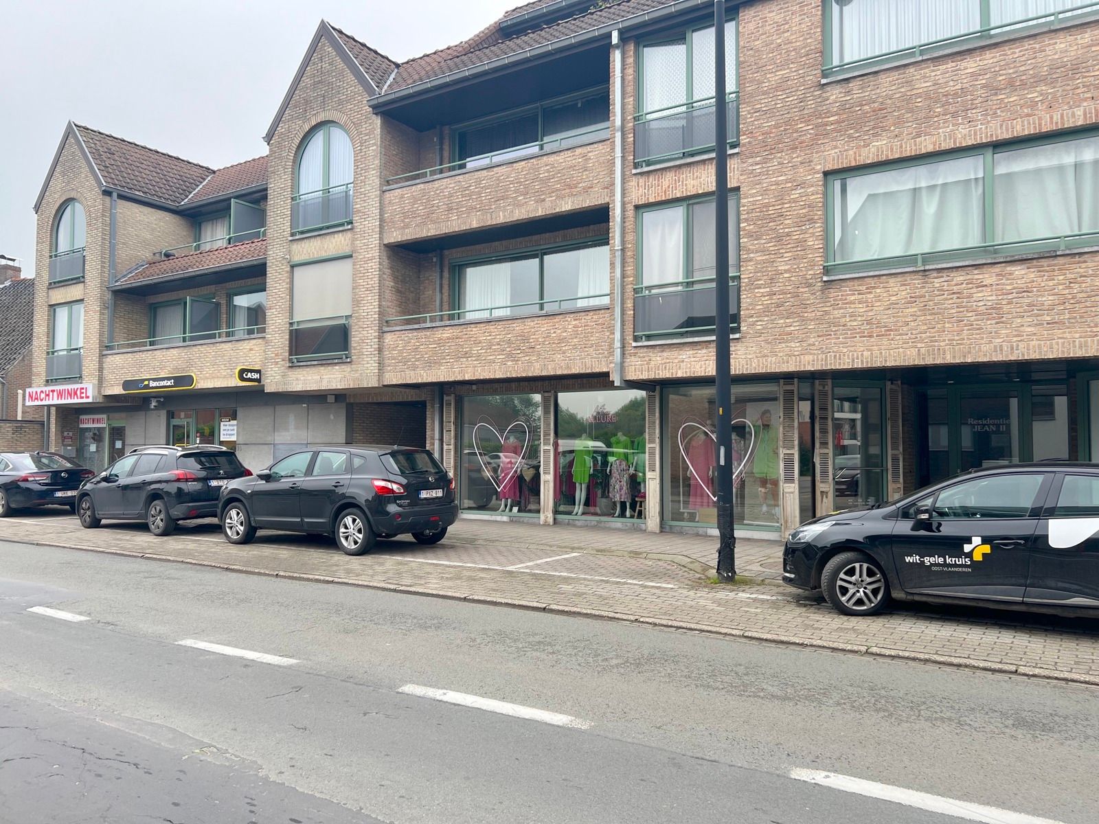 Ruim appartement met 2 slaapkamers, terras en garage foto 25