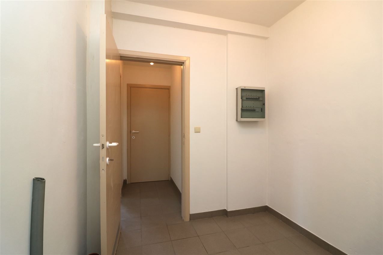 Woning met 2 slpk, terras, autostaanplaats onder de carport foto 9