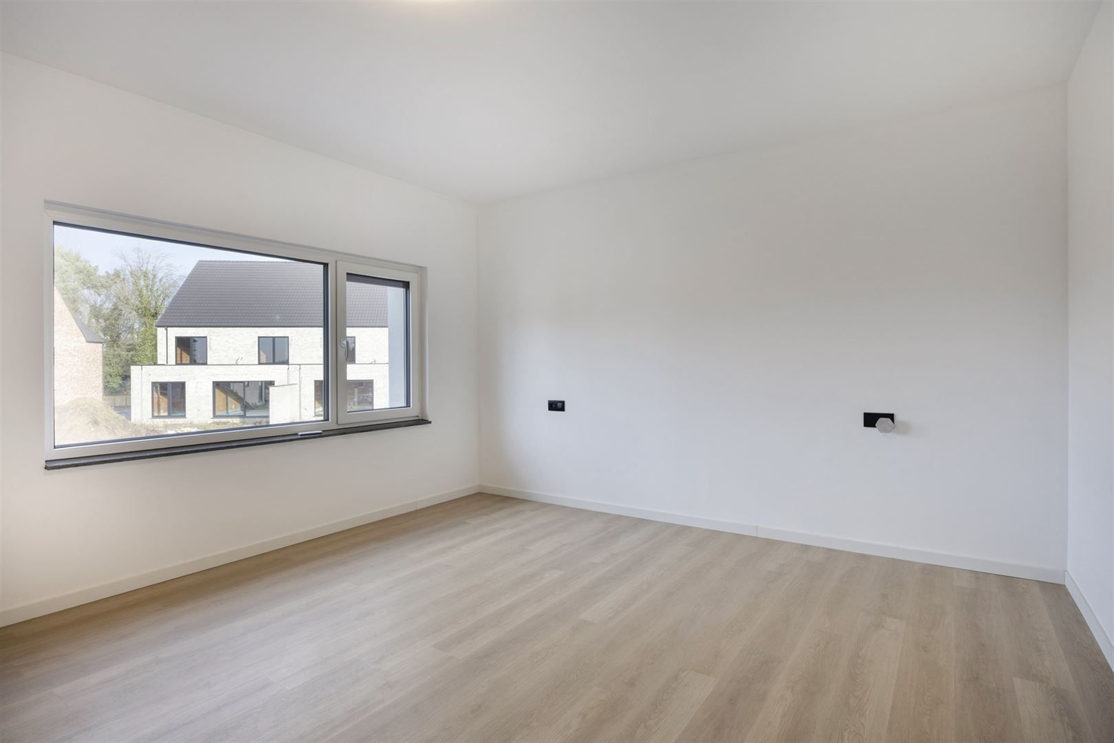 TE KOOP: Volledig gerenoveerde woning te Houthalen! foto 8