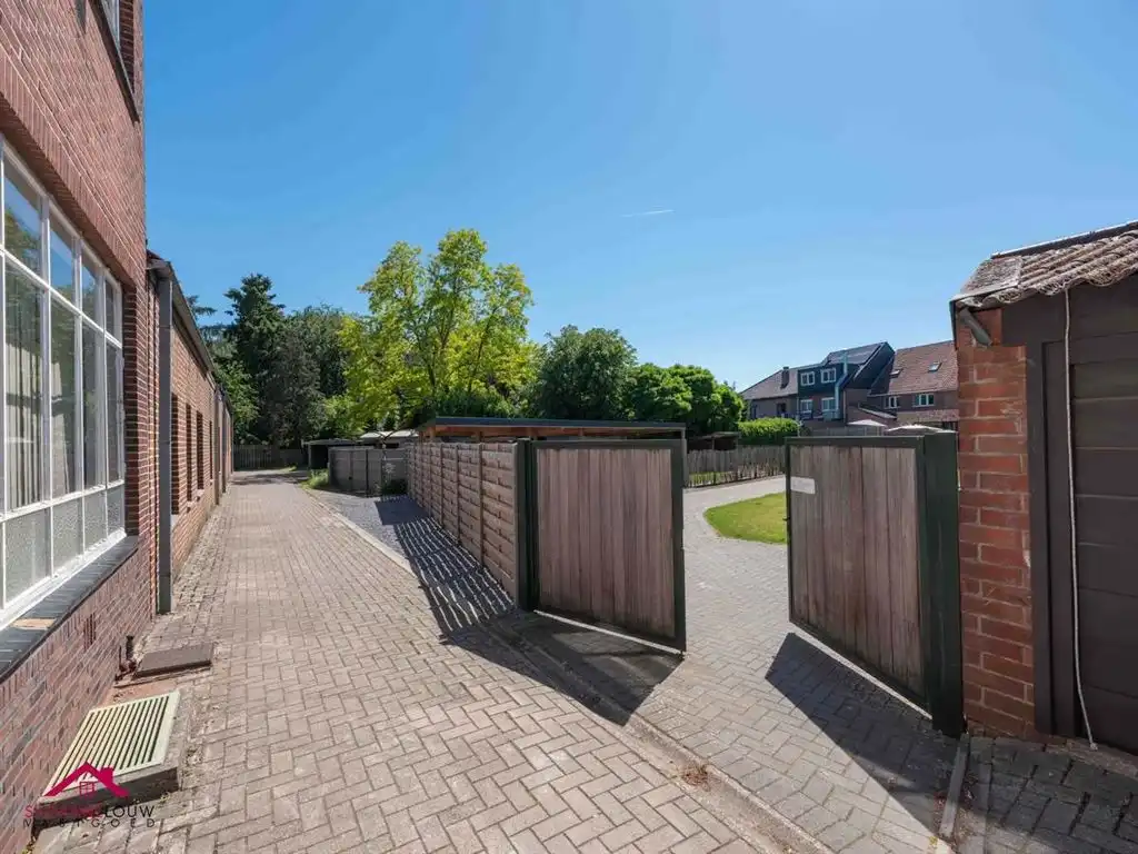 2 woningen in gesloten bebouwing met handelsruimte foto 4