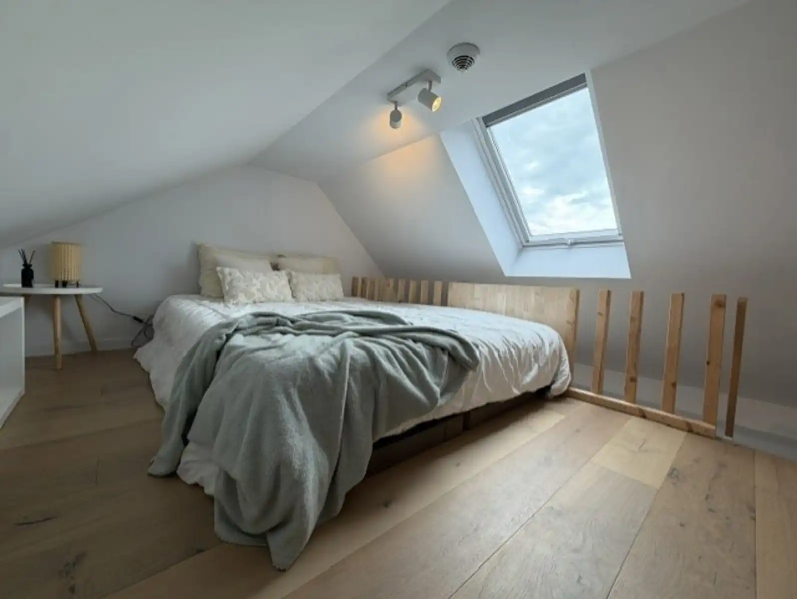 Gemeubelde duplex met airco en terras te huur voor 3 maanden foto 13