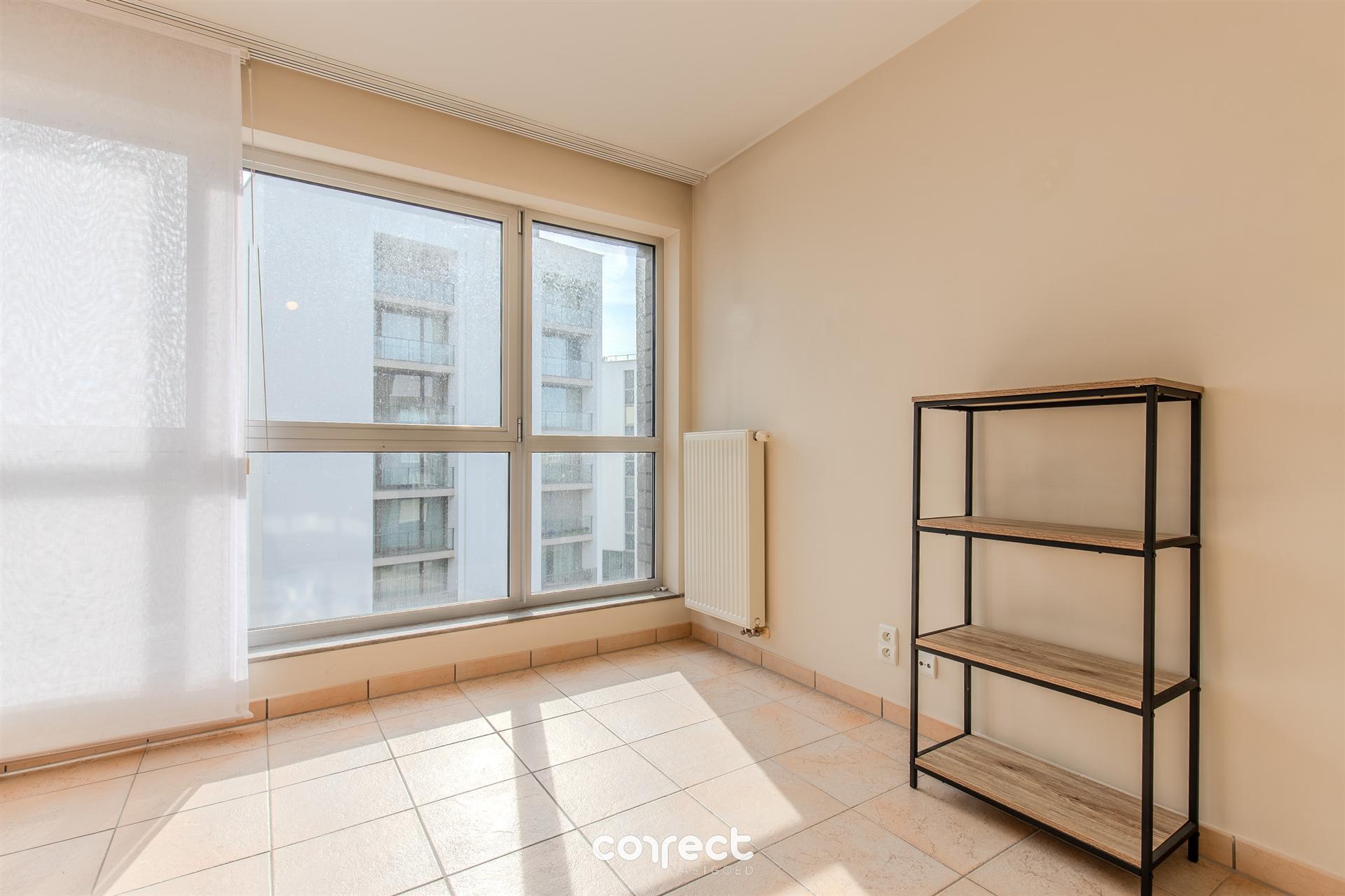 Lichtrijk en instapklaar 3 slaapkamer appartement met zicht op de IJzer. foto 15