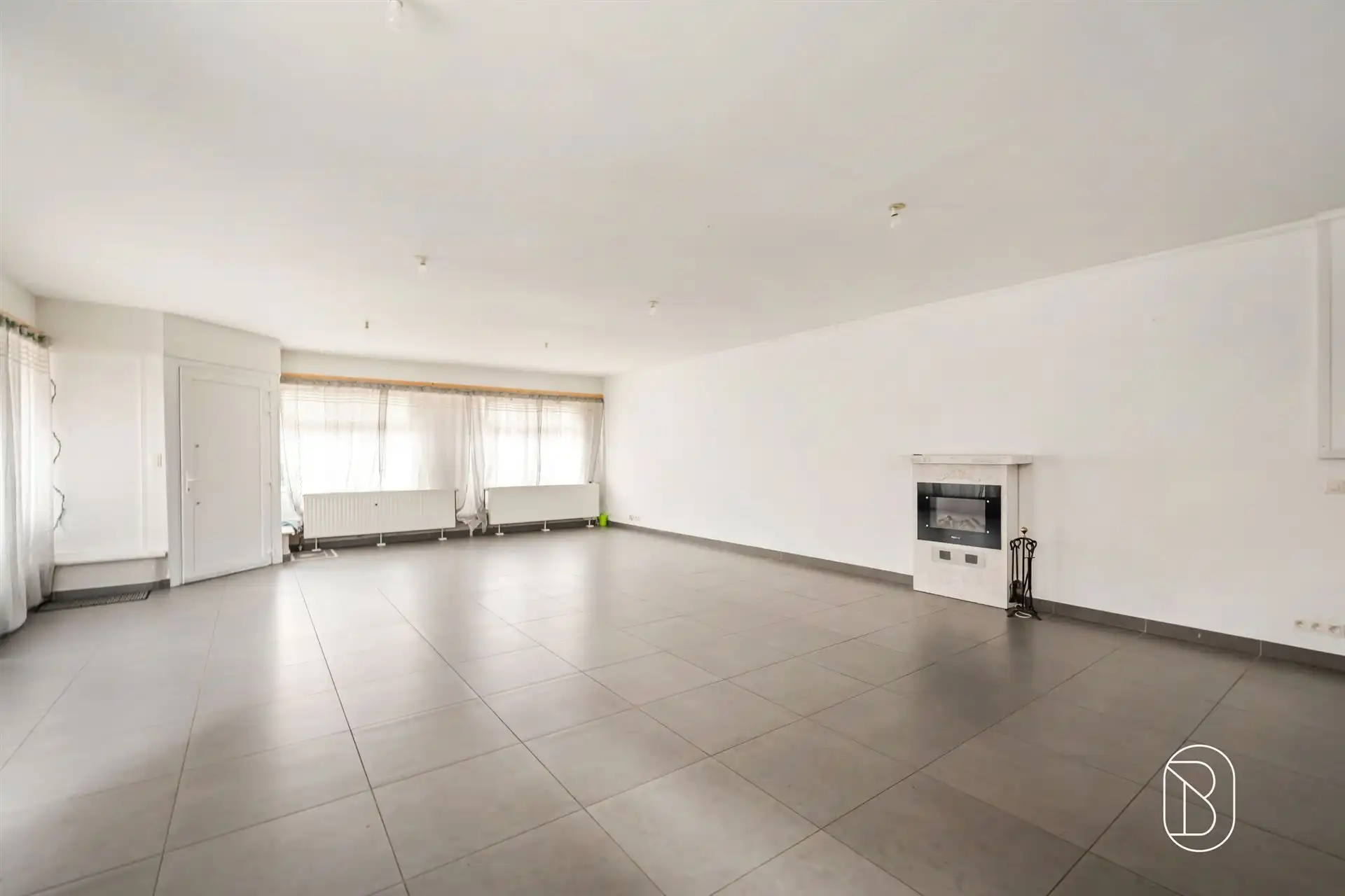 Groot huis met opslagruimte in het hart van Moeskroen foto 8