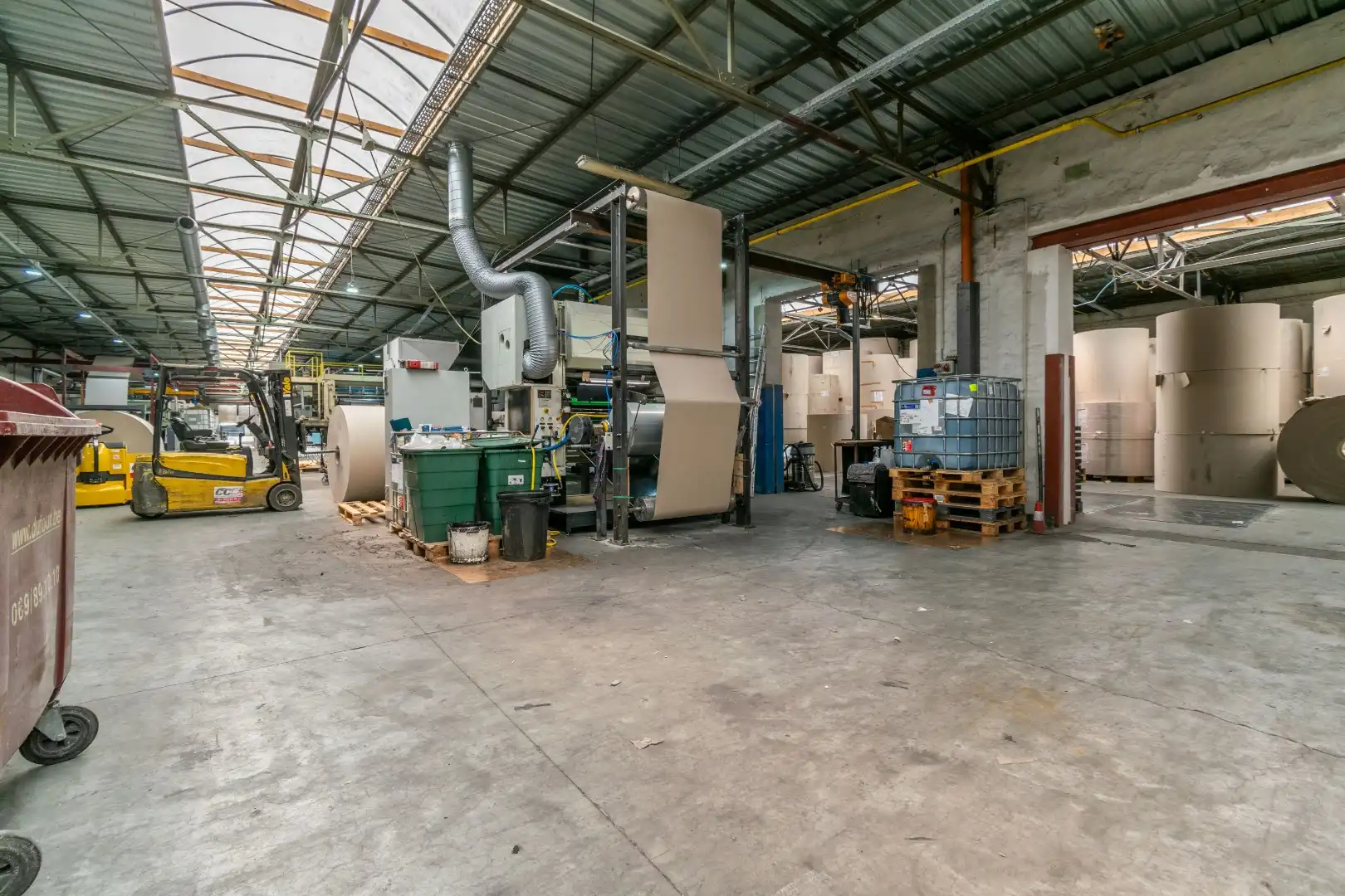 ZEER RUIME LOODS (3000m²) + WONING/BUREEL ! foto 13