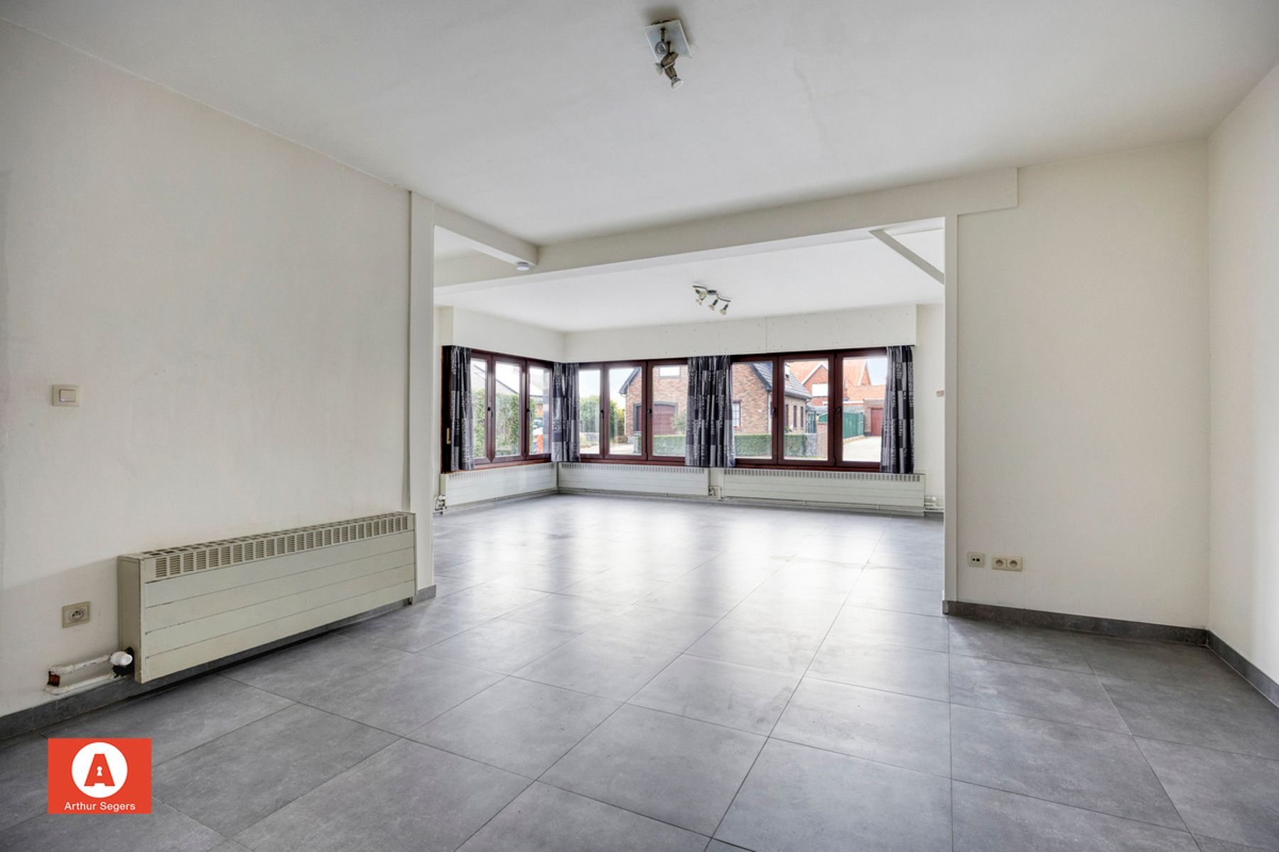 Instapklare en solide woning nabij het centrum van Opstal foto 5